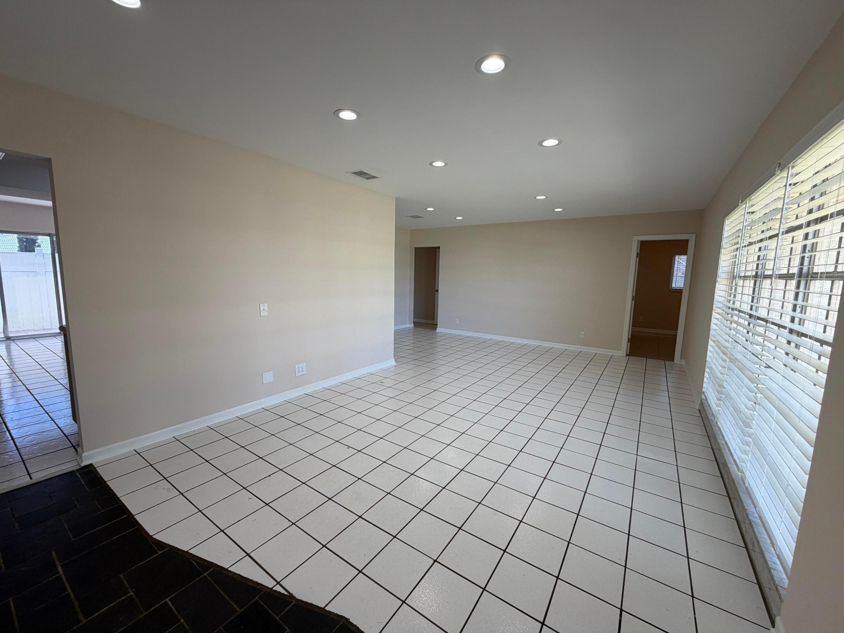 PARADISE PALMS - Residential Lease