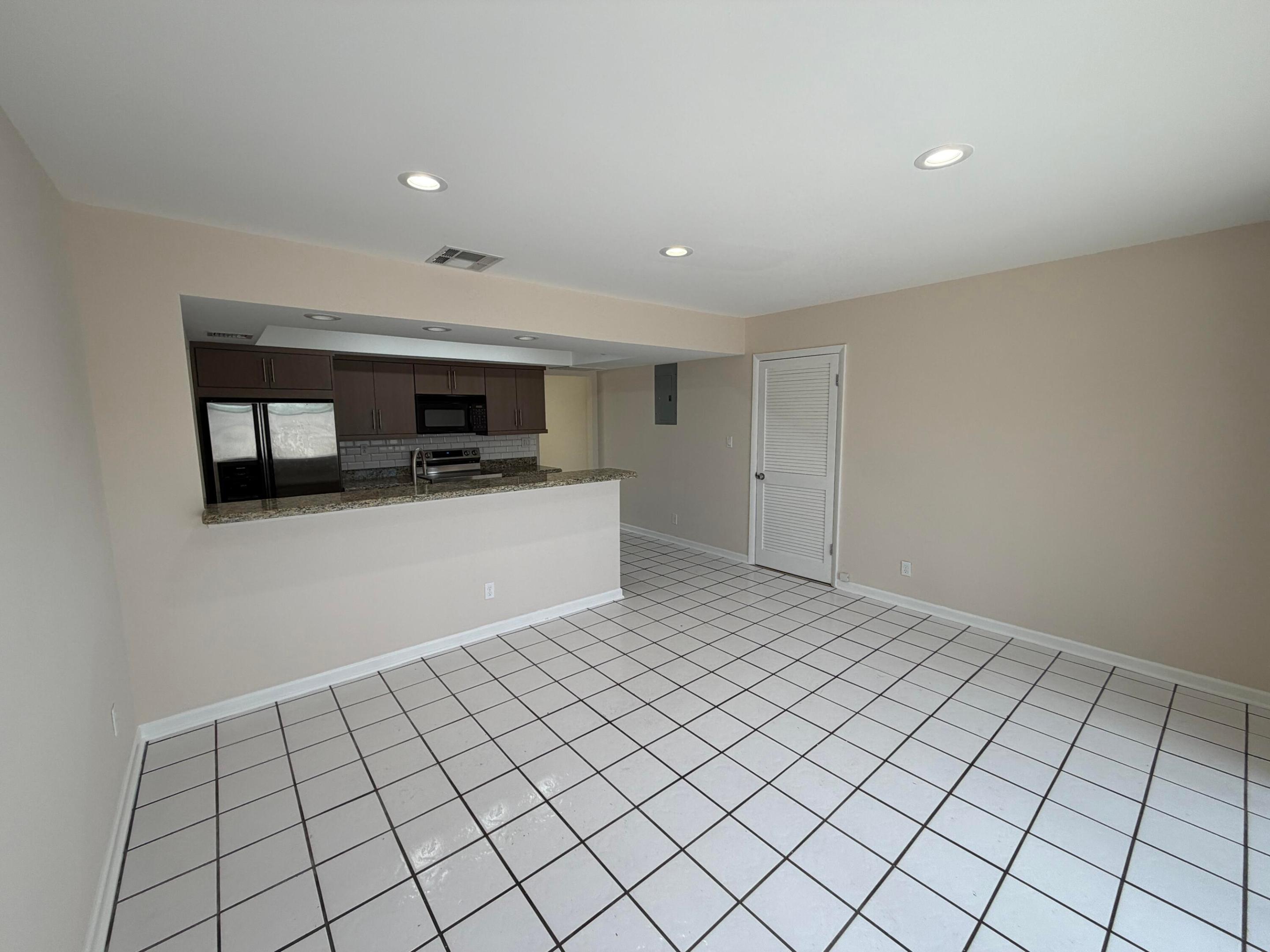 PARADISE PALMS - Residential Lease