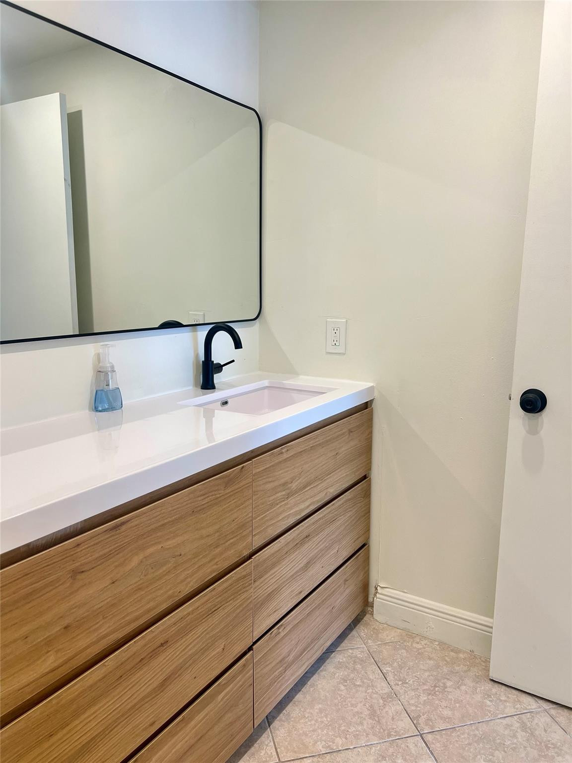 EMERALD HILLS C C APTS CONDO - Residential Lease