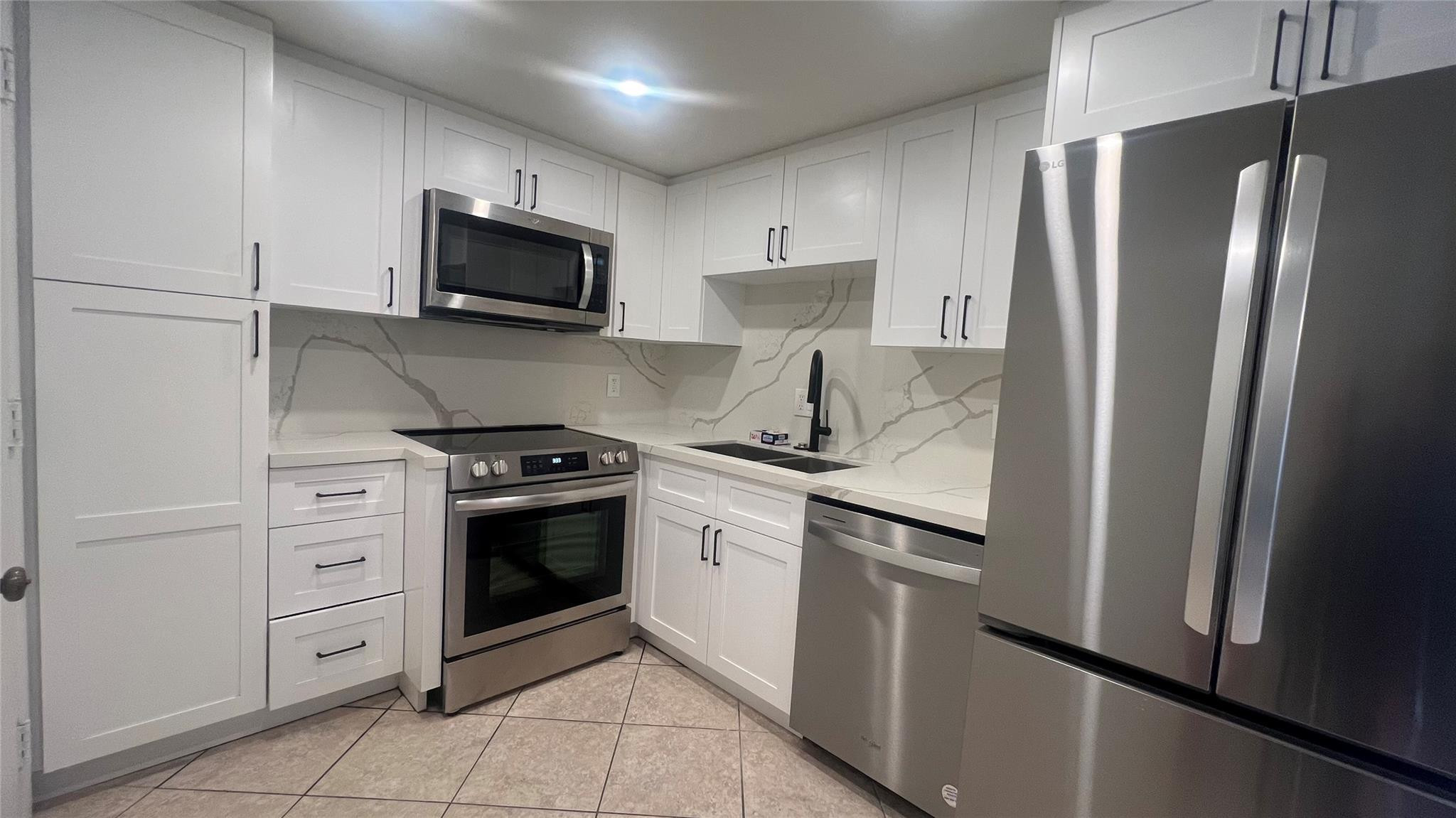EMERALD HILLS C C APTS CONDO - Residential Lease