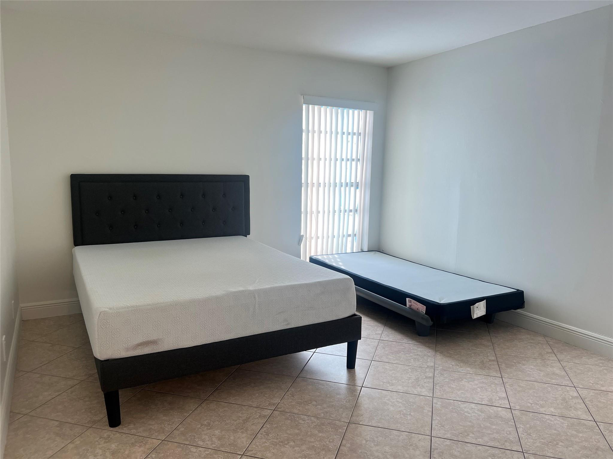 EMERALD HILLS C C APTS CONDO - Residential Lease