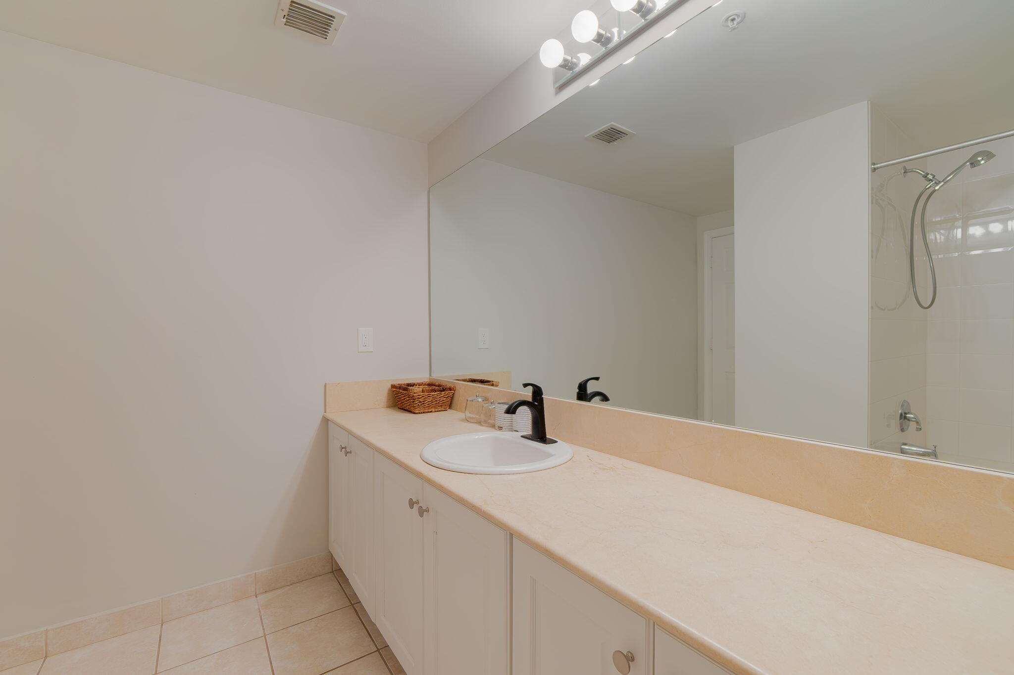 ST ANDREWS AT POLO CLUB CONDO - Residential Lease