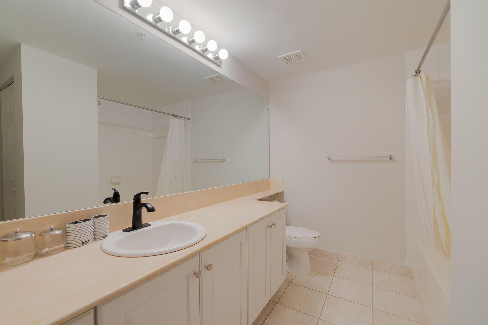 ST ANDREWS AT POLO CLUB CONDO - Residential Lease
