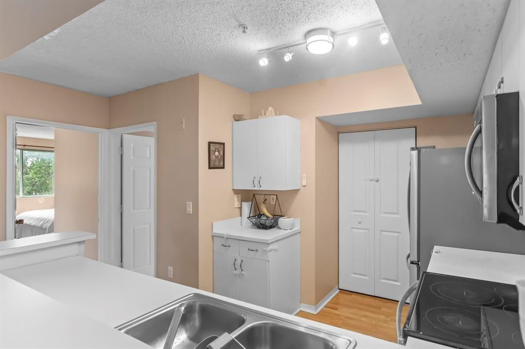 RIVIERA PALMS CONDO - Residential