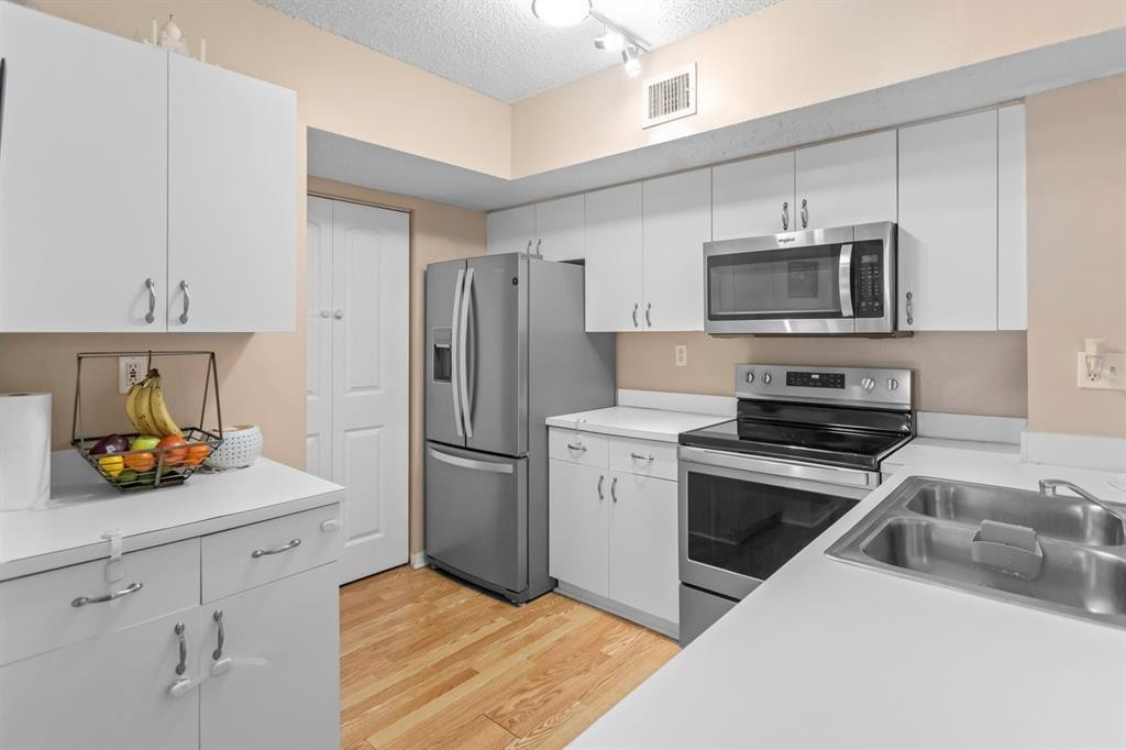 RIVIERA PALMS CONDO - Residential