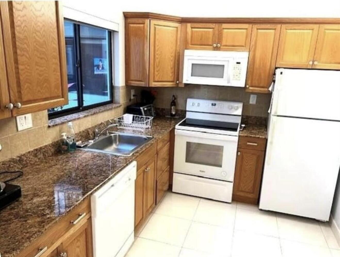 ASHLAND D CONDO - Residential Lease