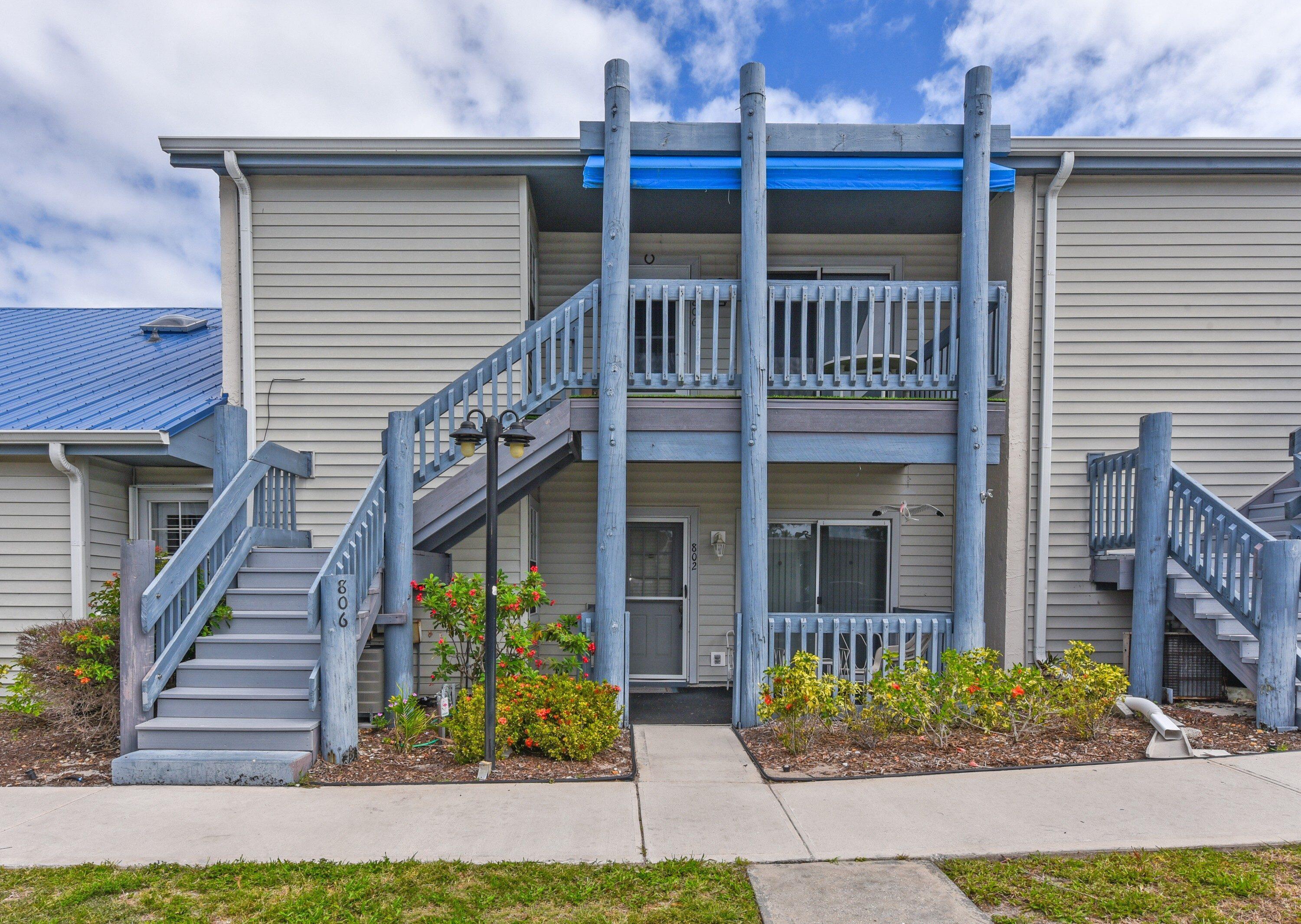 Welcome to Sailfish Village at Beacon 21, a charming community located just minutes from the St. Lucie River, beautiful ocean beaches, and vibrant downtown Jensen Beach. This well maintained 2-bedroom, 2-bath residence offers comfortable living with space for family, guests, or a dedicated home office. Sailfish Village is an all-ages community featuring excellent amenities, including two pools, tennis courts, a clubhouse, and an active boat club. Conveniently located near the Treasure Coast Mall, boutique shops, and a wide variety of local dining options. Whether you're seeking a seasonal retreat or a full-time residence, this property offers comfort, convenience, and an unbeatable location.