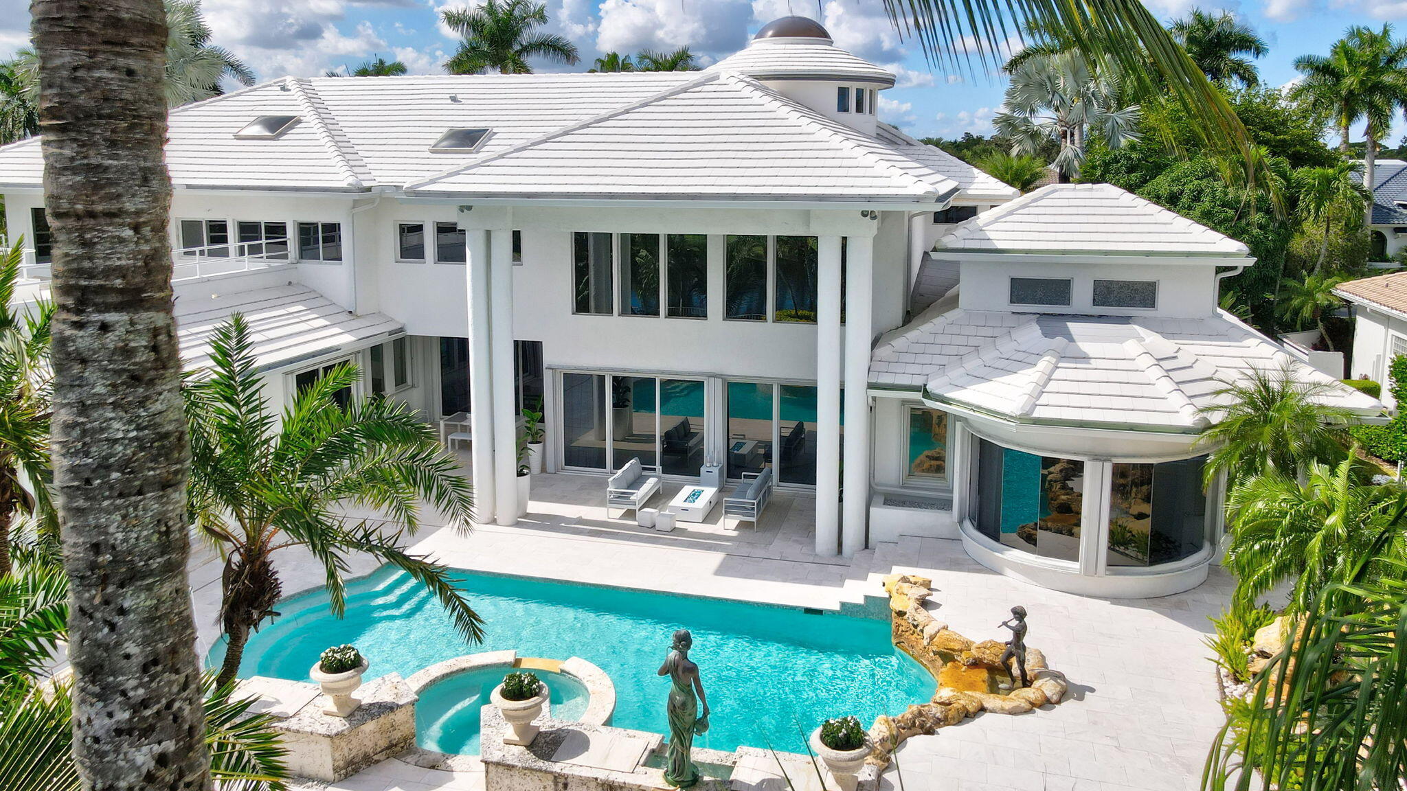 HOLLOWS / POLO CLUB - Residential