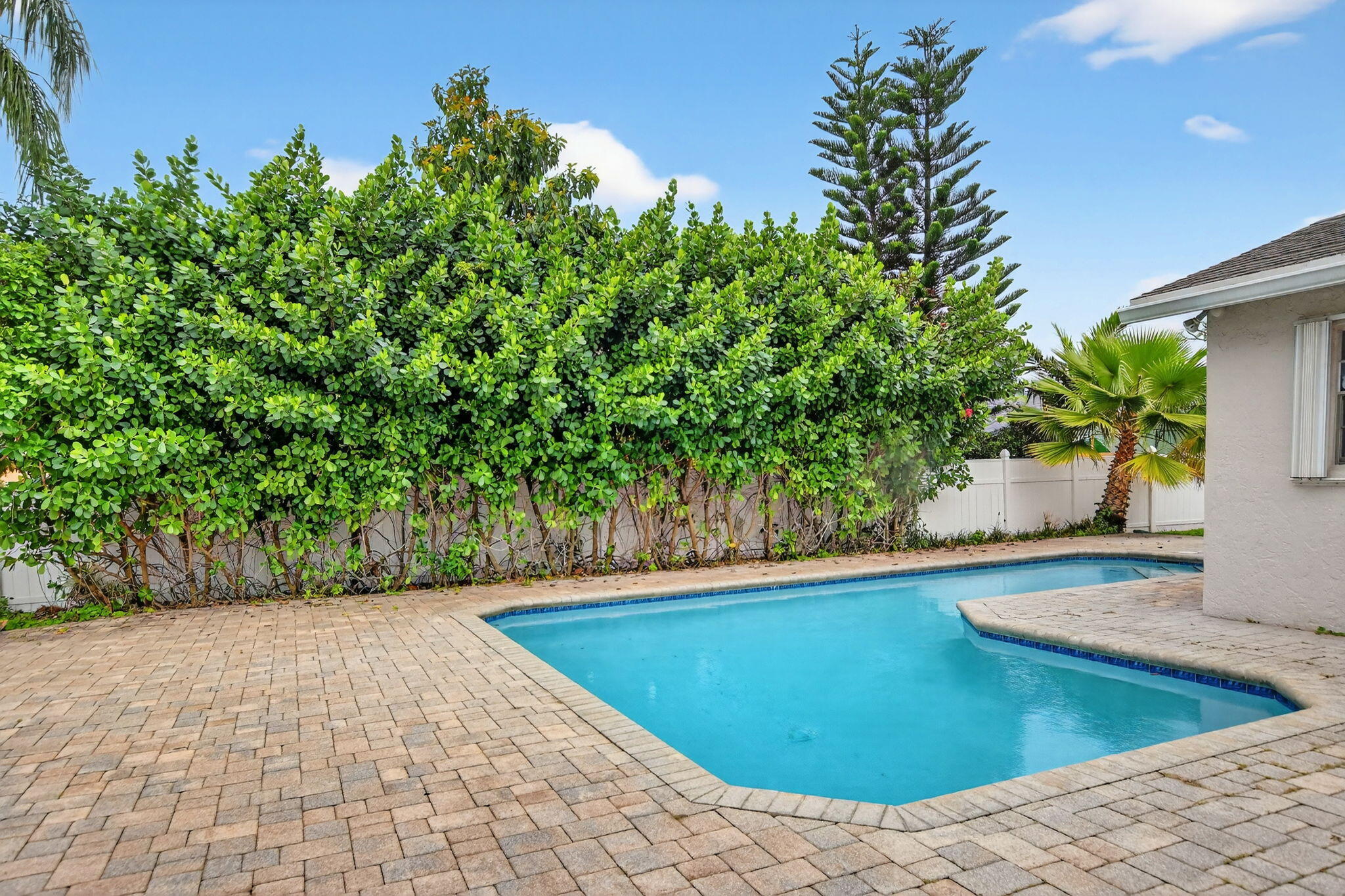 SANDALFOOT COVE SEC 11 - Residential