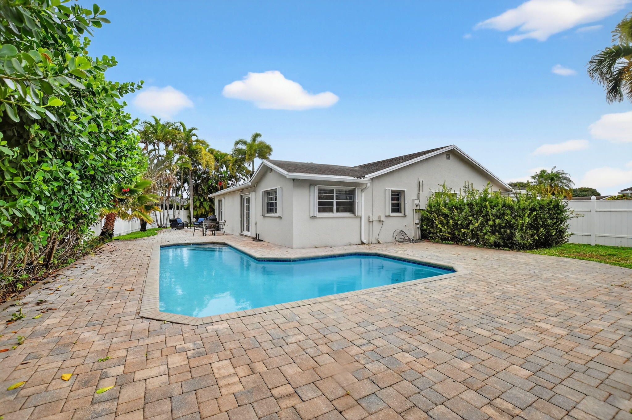 SANDALFOOT COVE SEC 11 - Residential