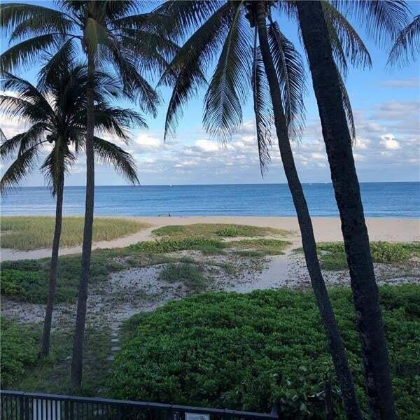 OCEAN TOWNHOUSES CONDO - Residential