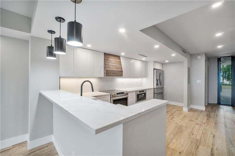 OCEAN TOWNHOUSES CONDO - Residential