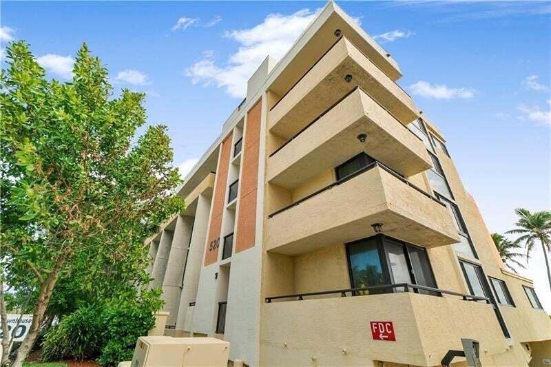 OCEAN TOWNHOUSES CONDO - Residential