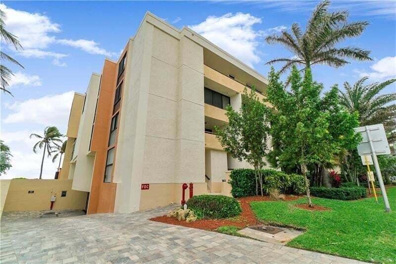 OCEAN TOWNHOUSES CONDO - Residential
