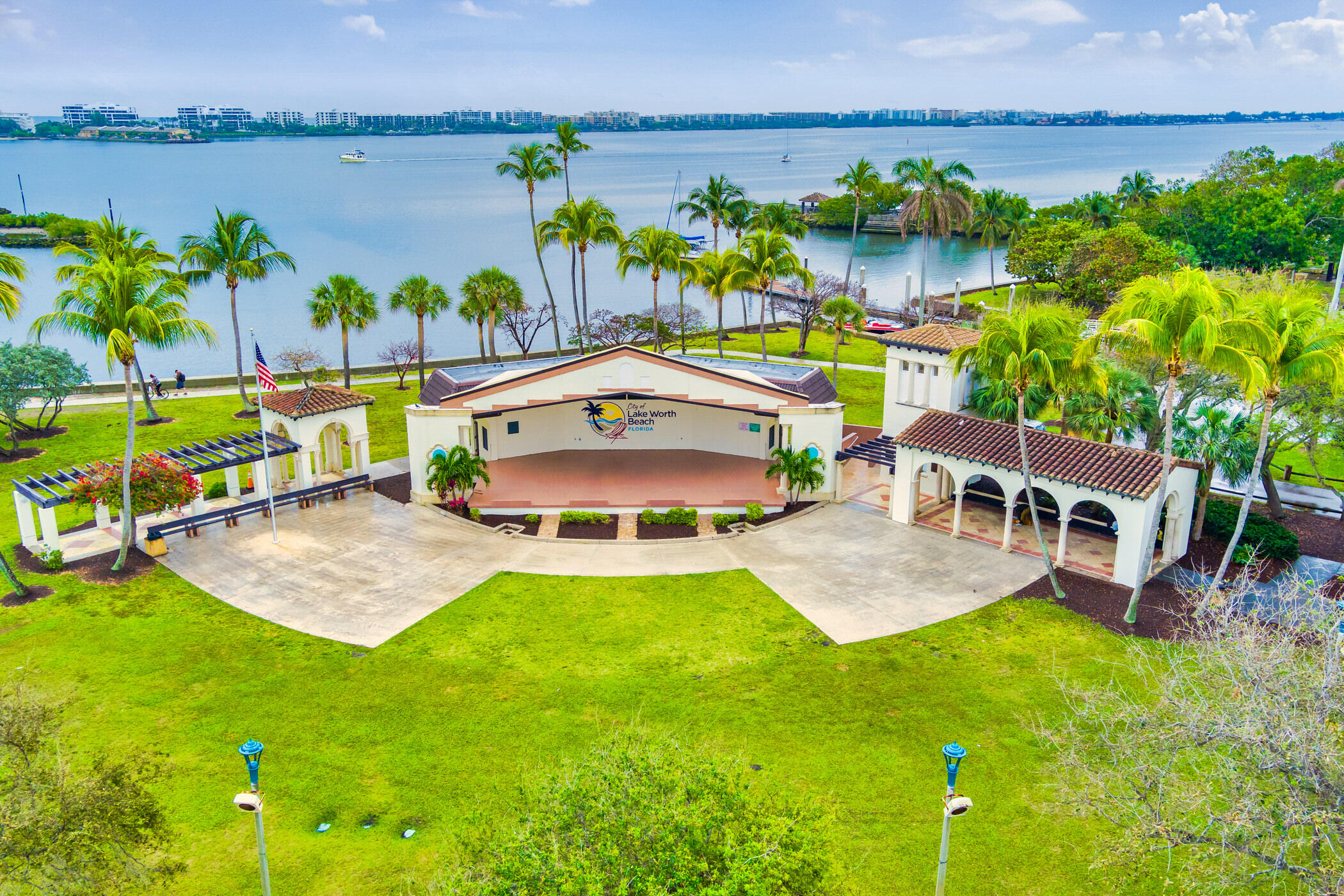 NORTH LAKE WORTH - Residential