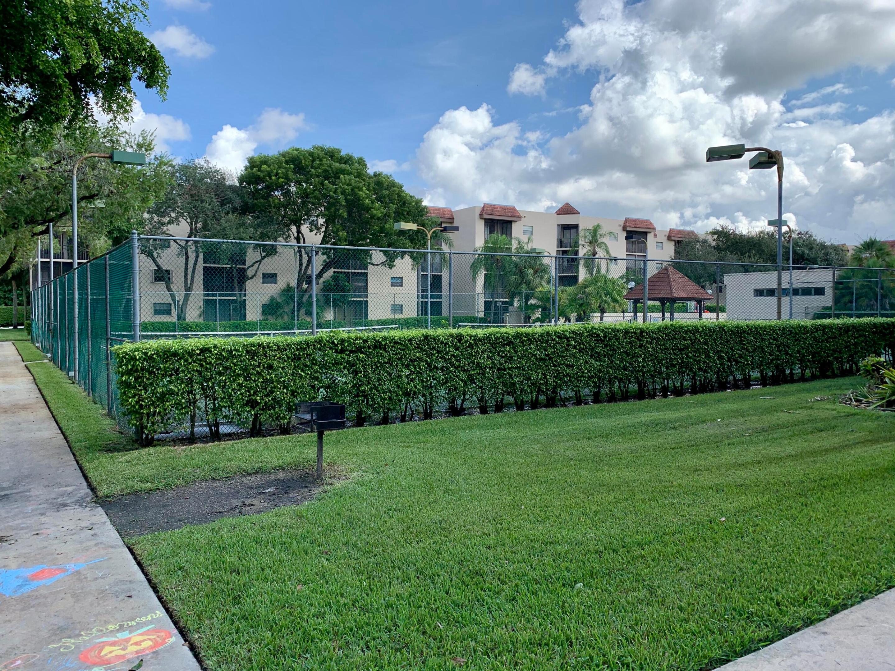 PLANTATION RACQUET CLUB - Residential