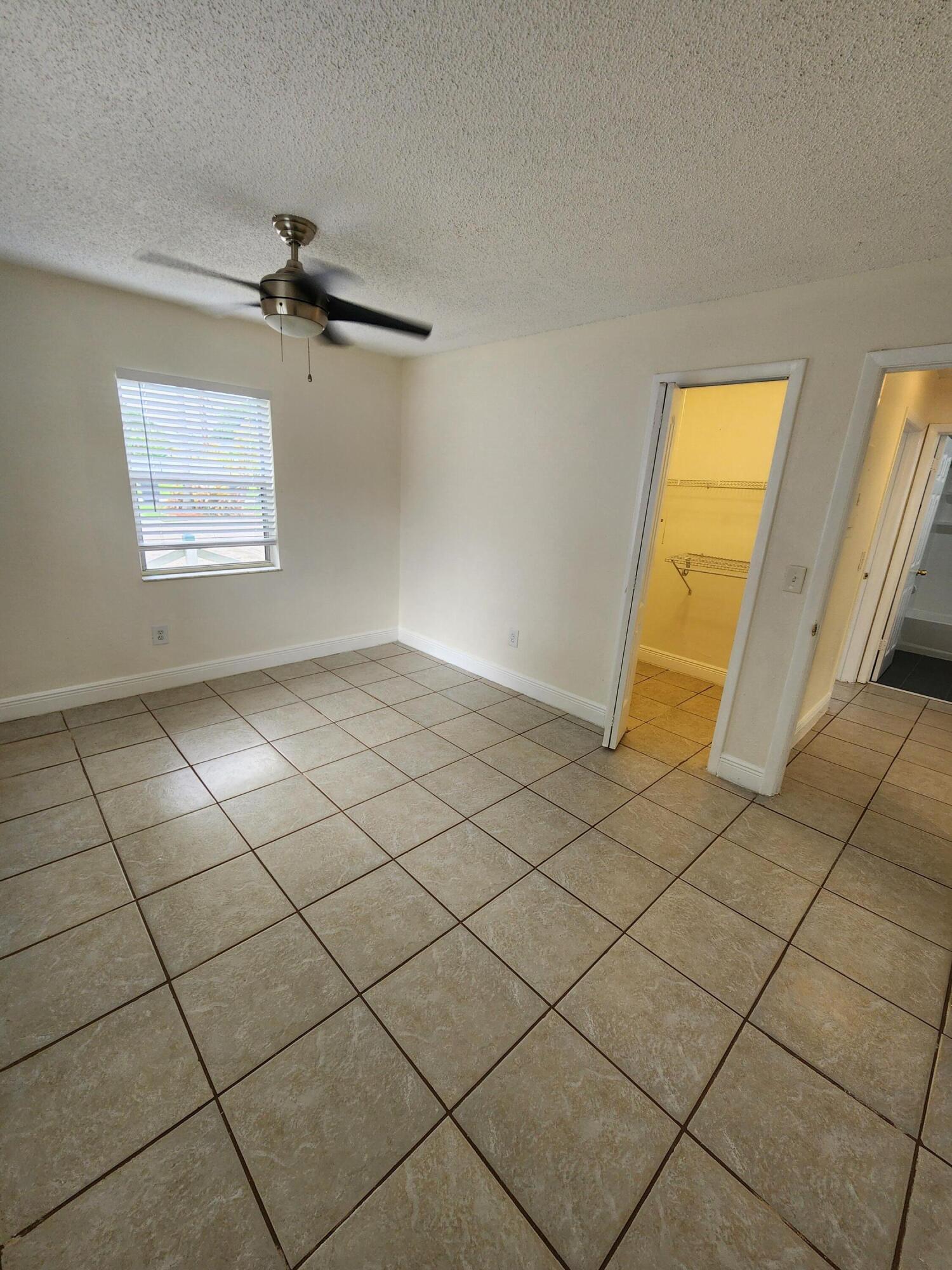 LAURA LANE UNREC ON AM-52 - Residential Lease