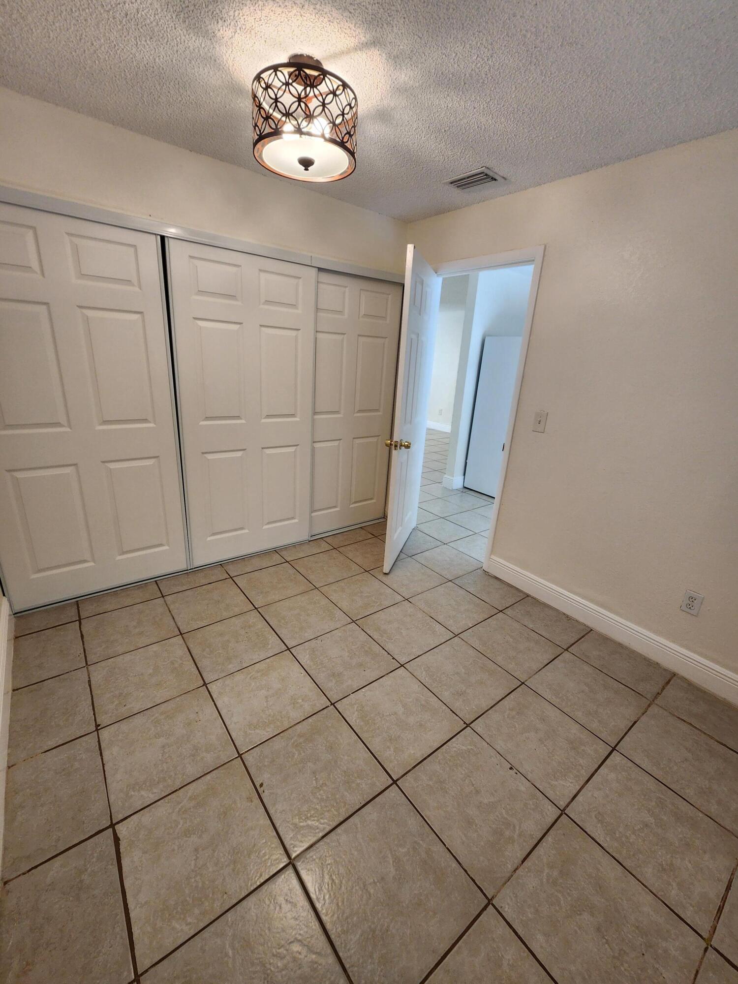 LAURA LANE UNREC ON AM-52 - Residential Lease