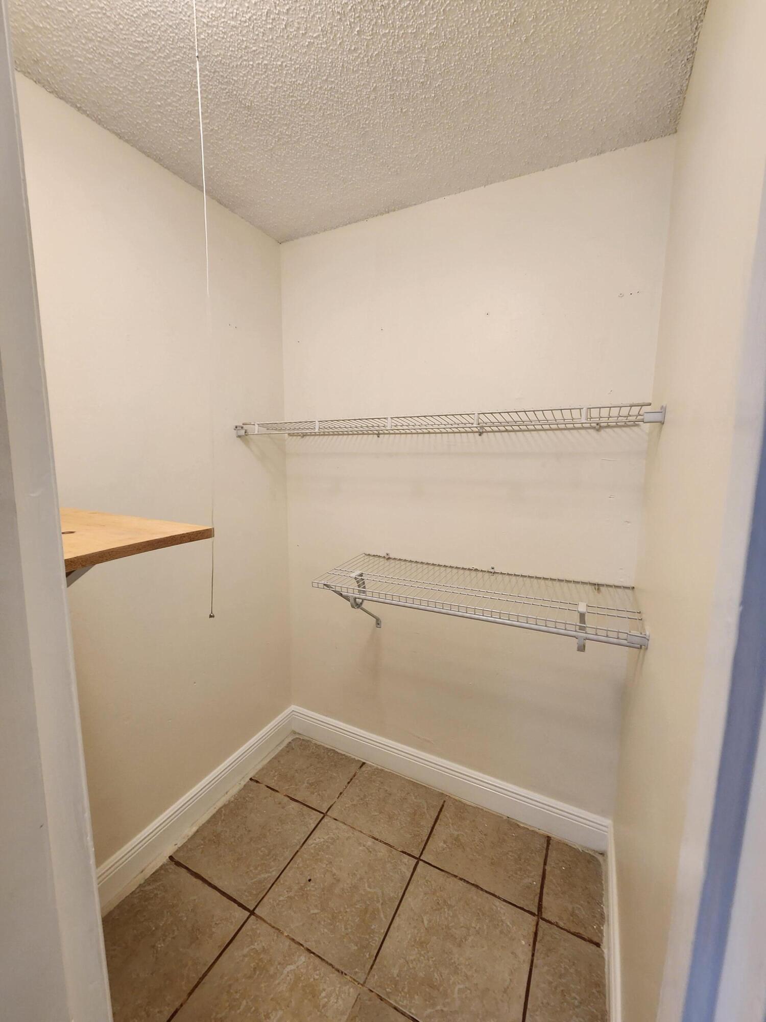 LAURA LANE UNREC ON AM-52 - Residential Lease