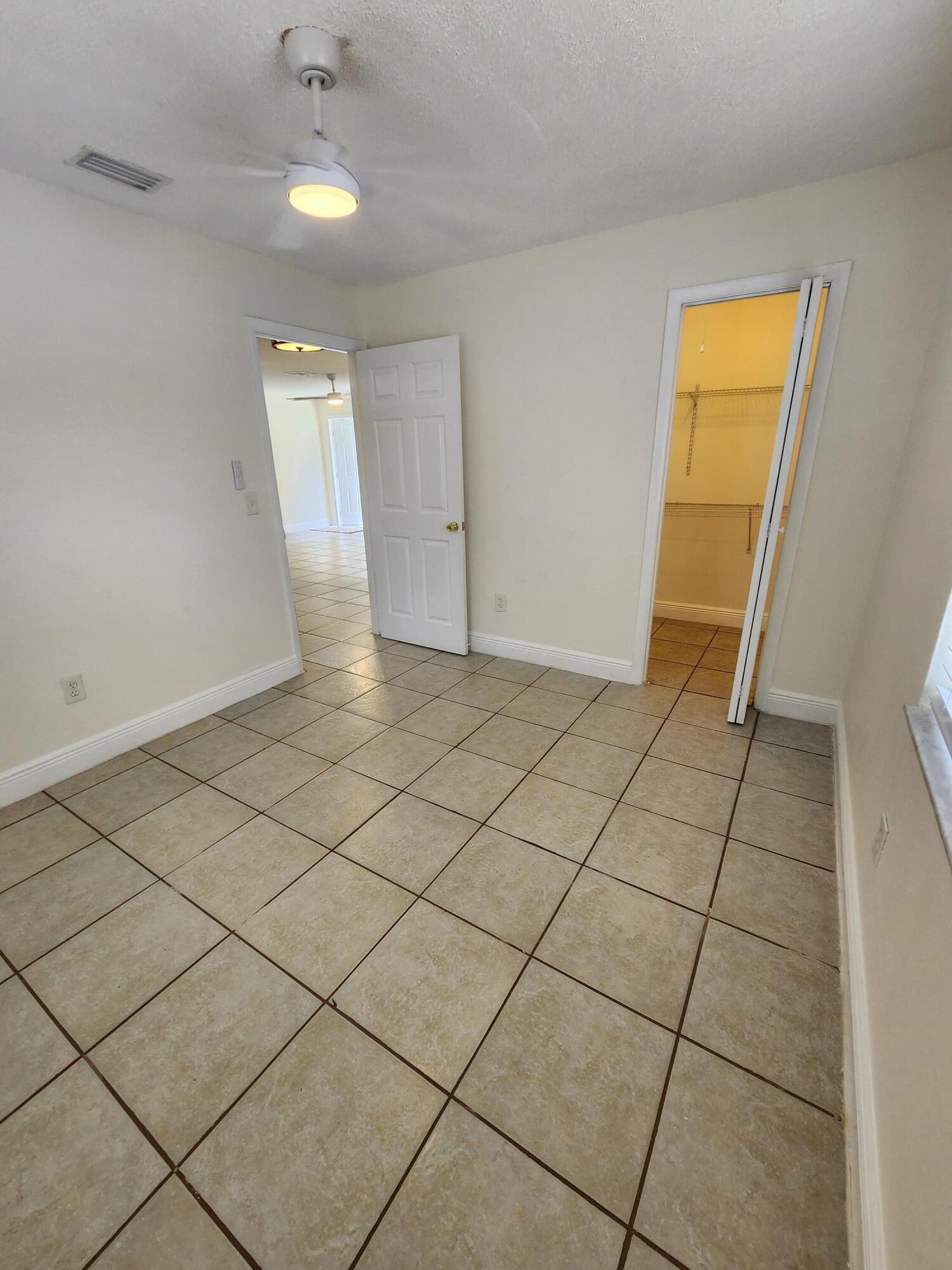 LAURA LANE UNREC ON AM-52 - Residential Lease