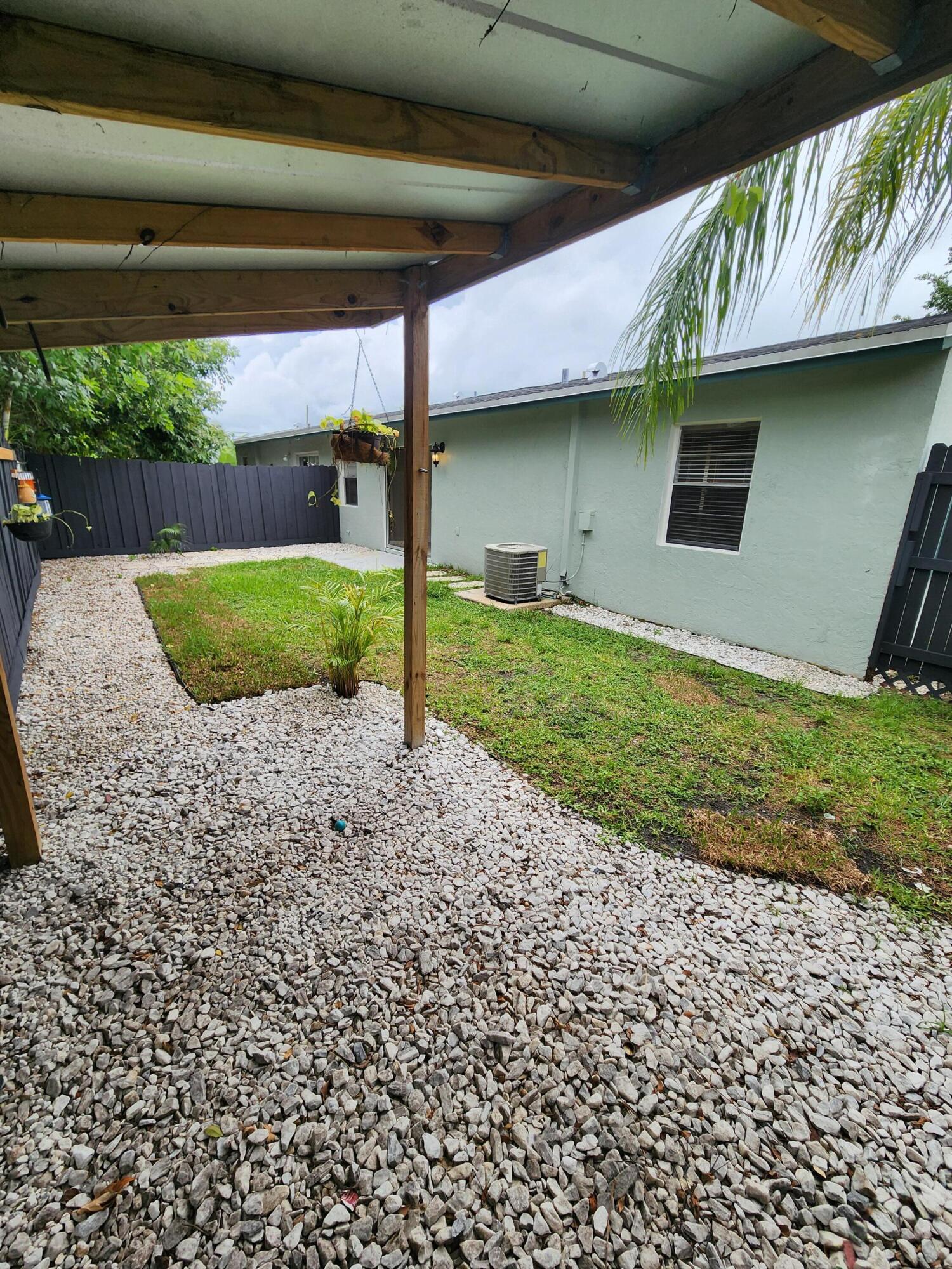 LAURA LANE UNREC ON AM-52 - Residential Lease