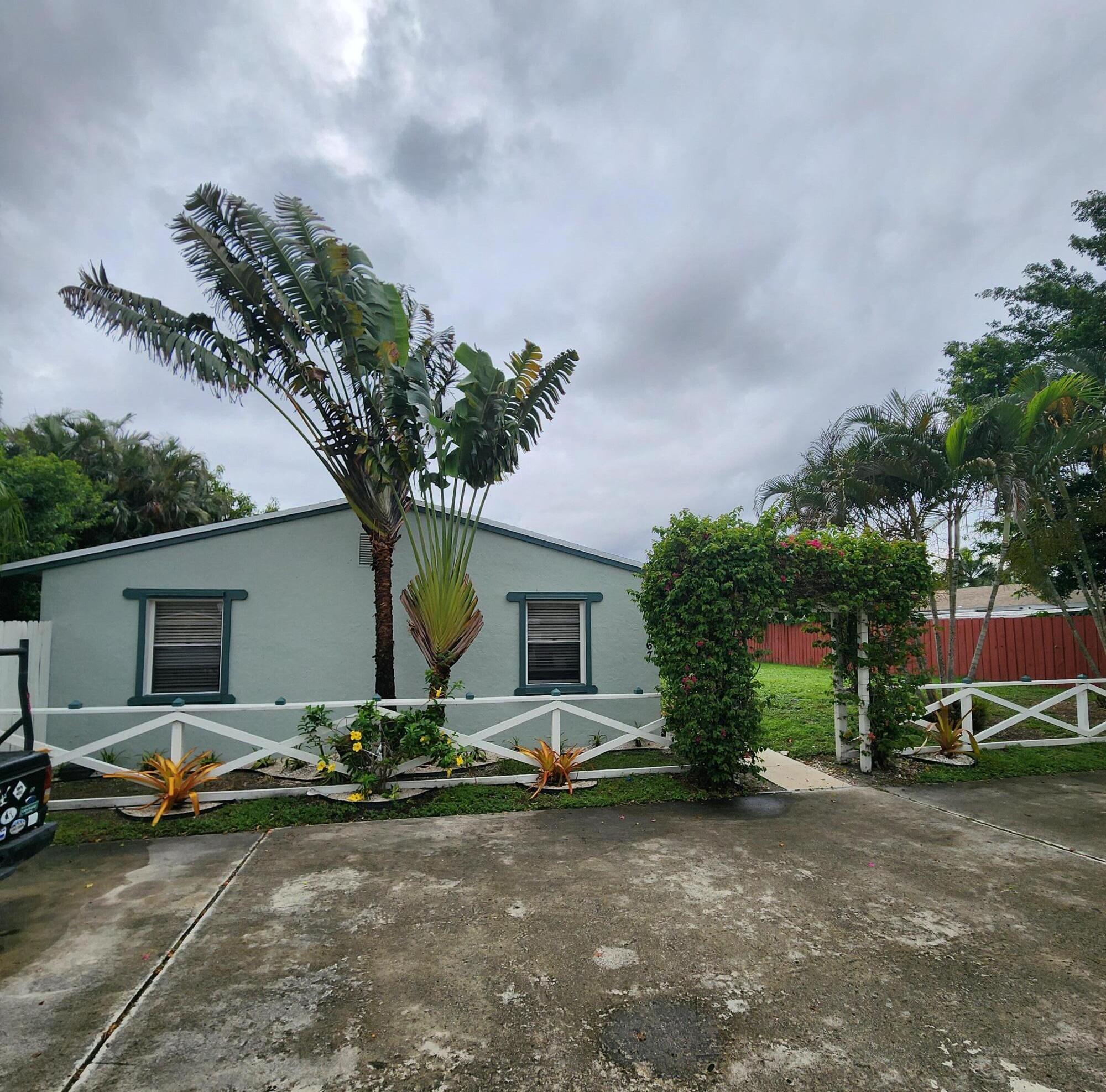 LAURA LANE UNREC ON AM-52 - Residential Lease