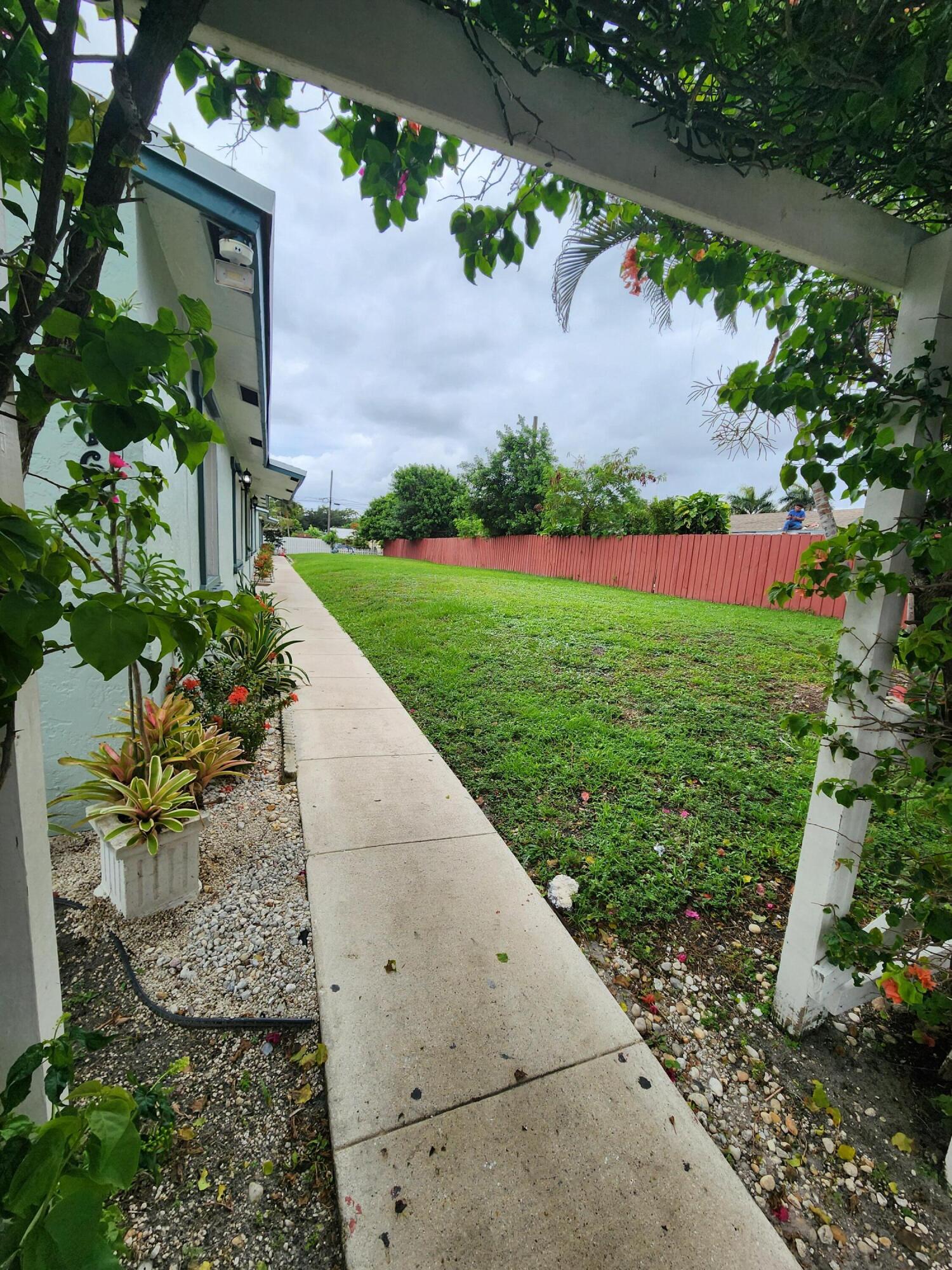 LAURA LANE UNREC ON AM-52 - Residential Lease