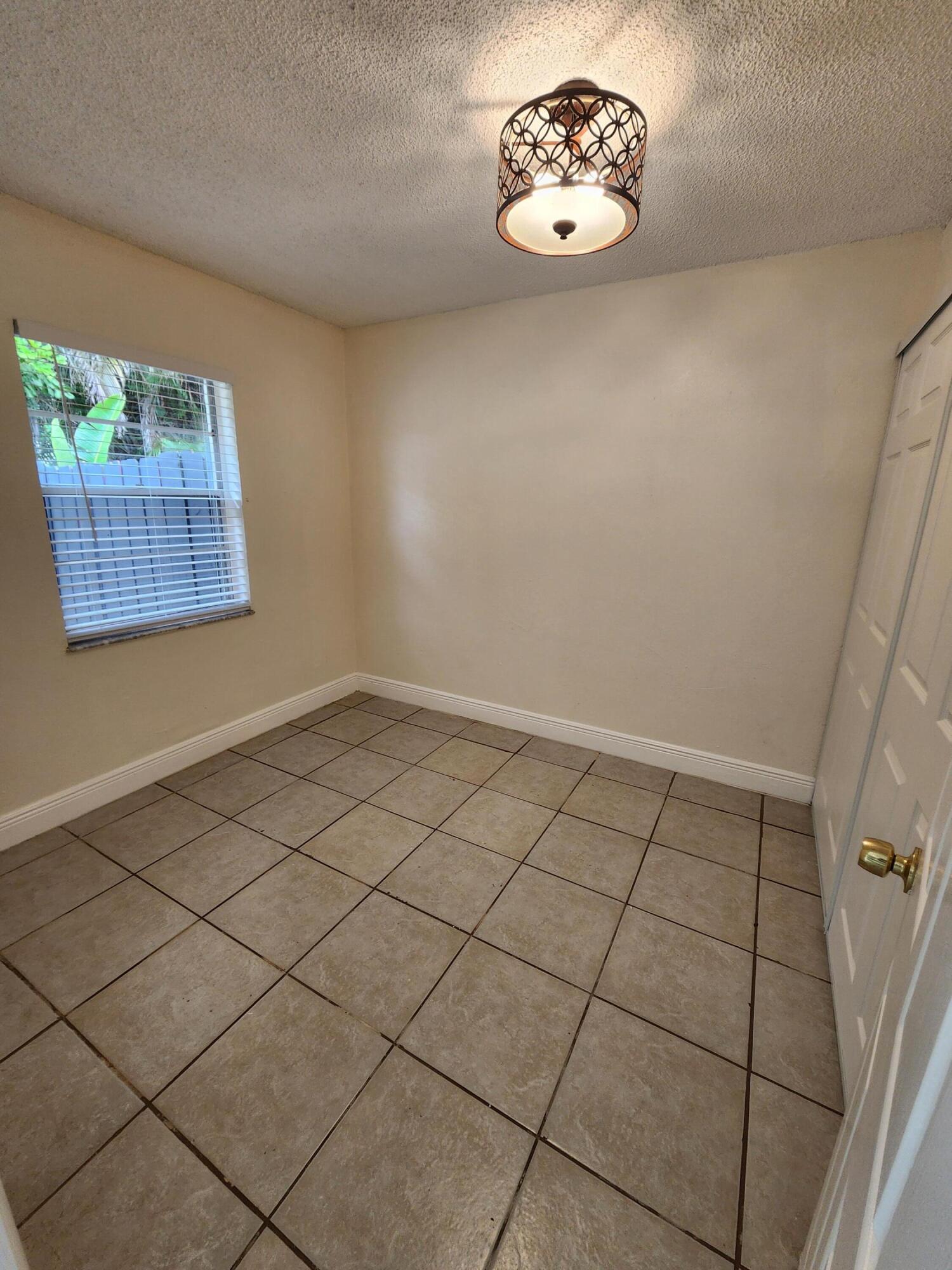 LAURA LANE UNREC ON AM-52 - Residential Lease
