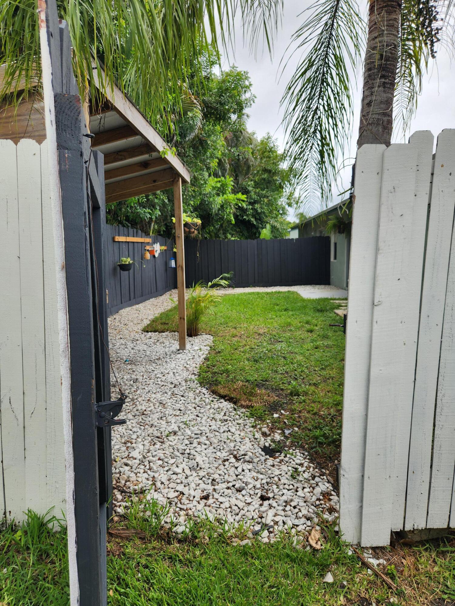 LAURA LANE UNREC ON AM-52 - Residential Lease