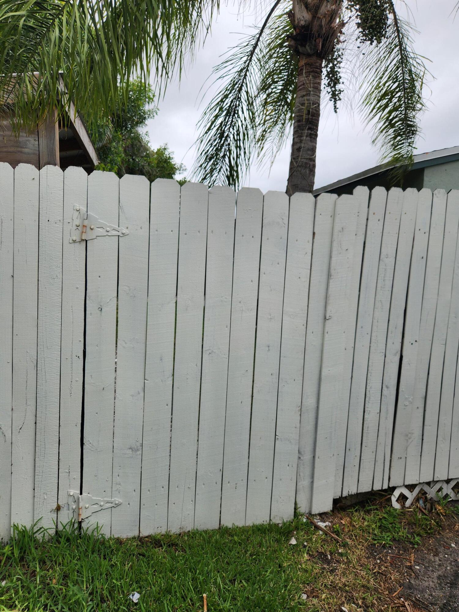 LAURA LANE UNREC ON AM-52 - Residential Lease