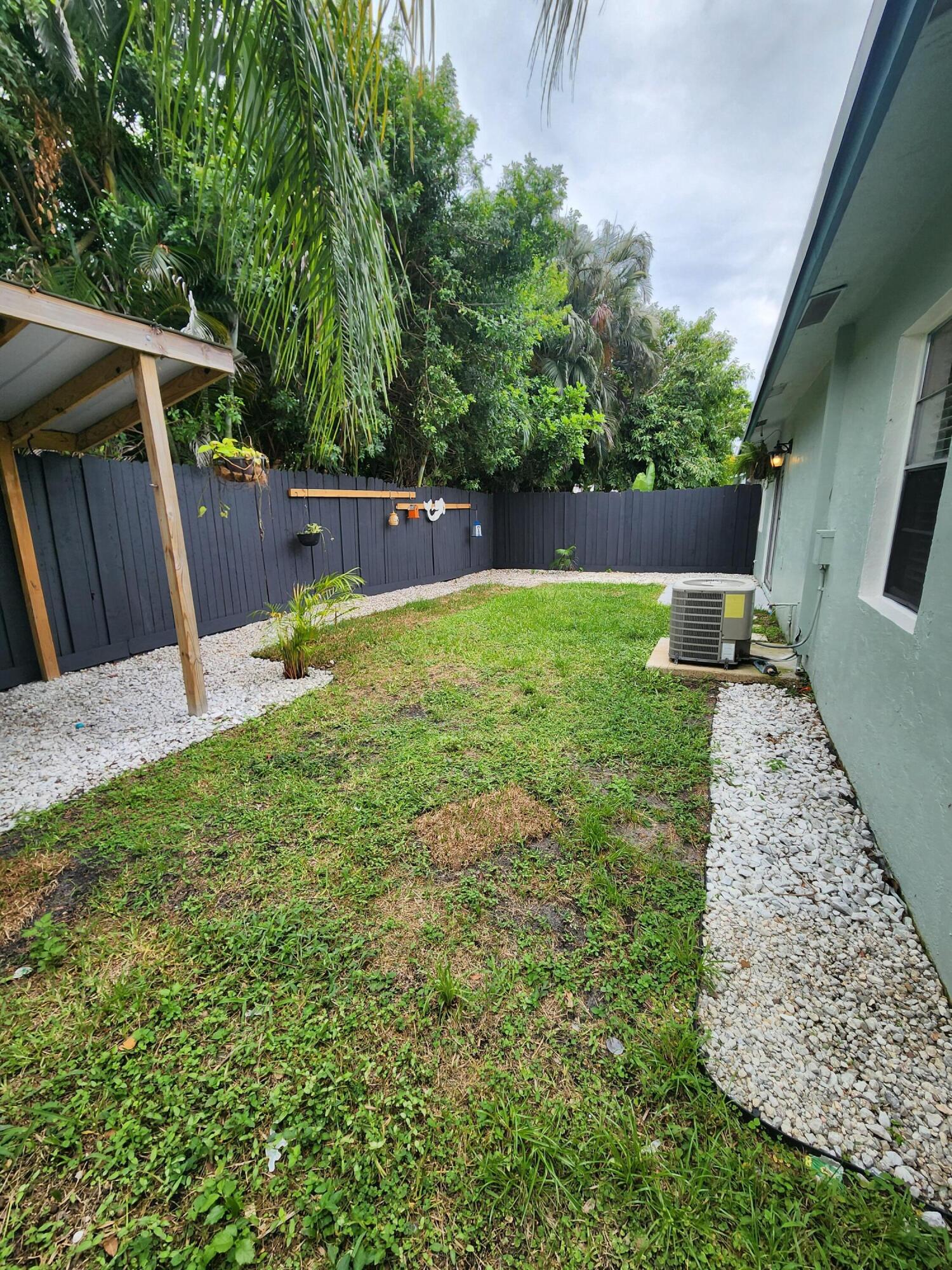 LAURA LANE UNREC ON AM-52 - Residential Lease