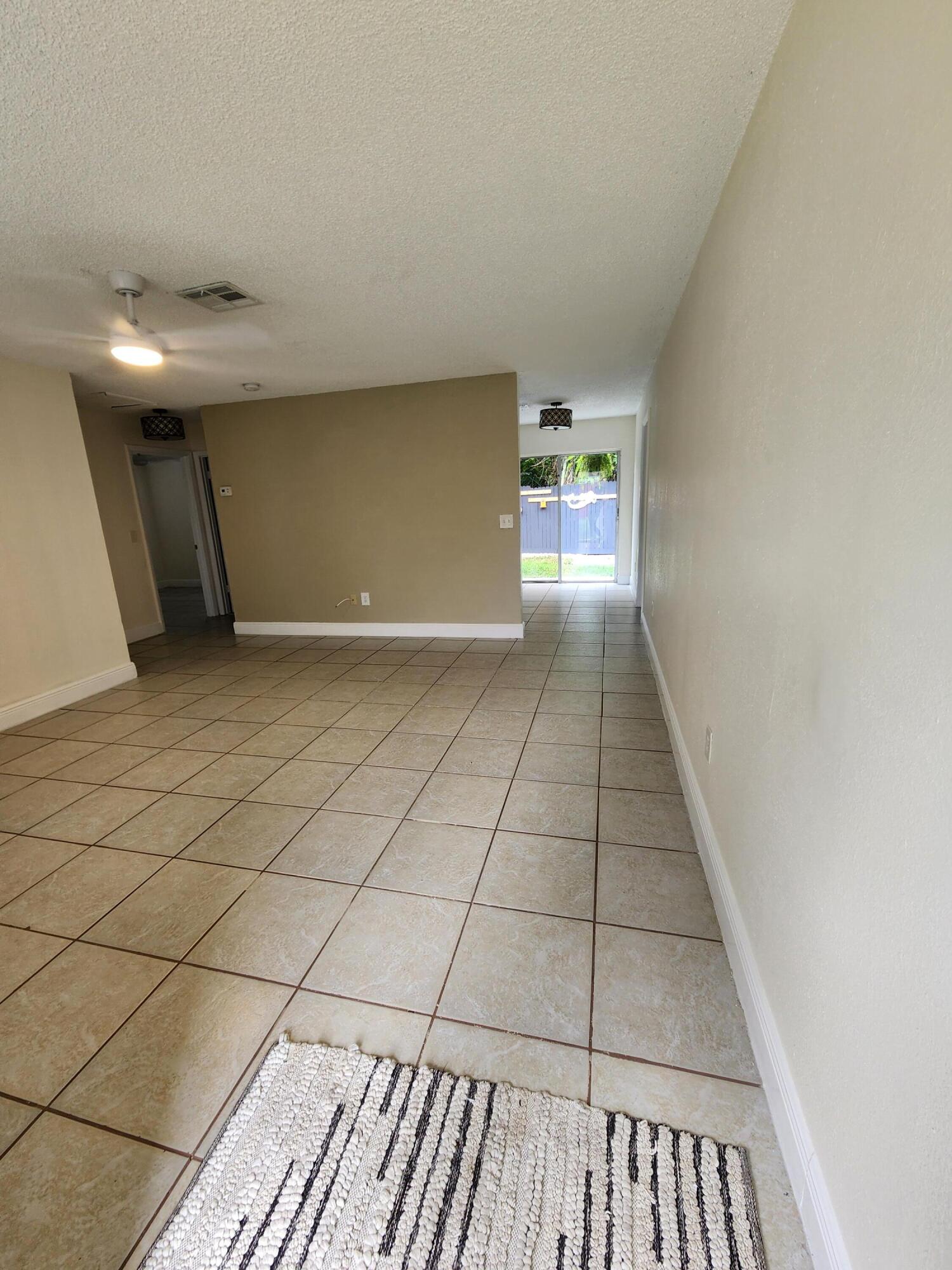 LAURA LANE UNREC ON AM-52 - Residential Lease