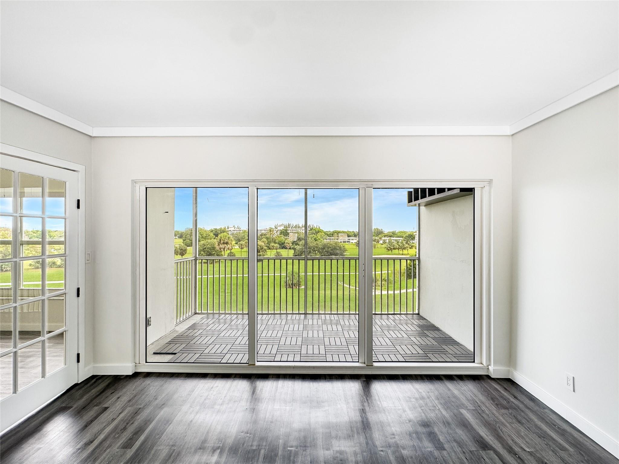 NO 5 PALM-AIRE COUNTRY CLUB - Residential
