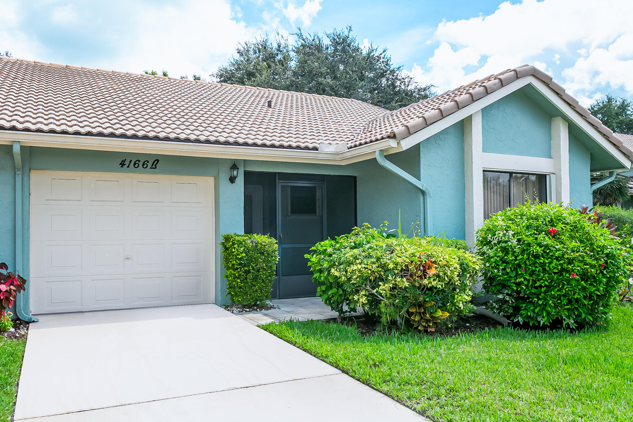 VILLAS AT GATOR TRACE - Residential Lease
