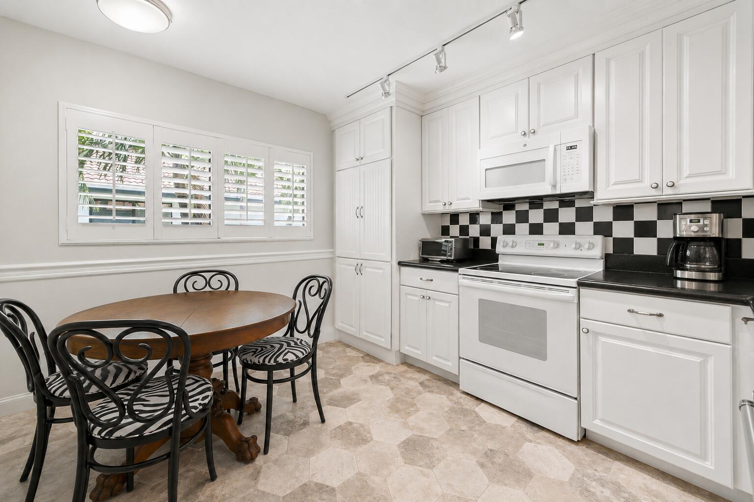 LAKES OF DELRAY - Residential Lease