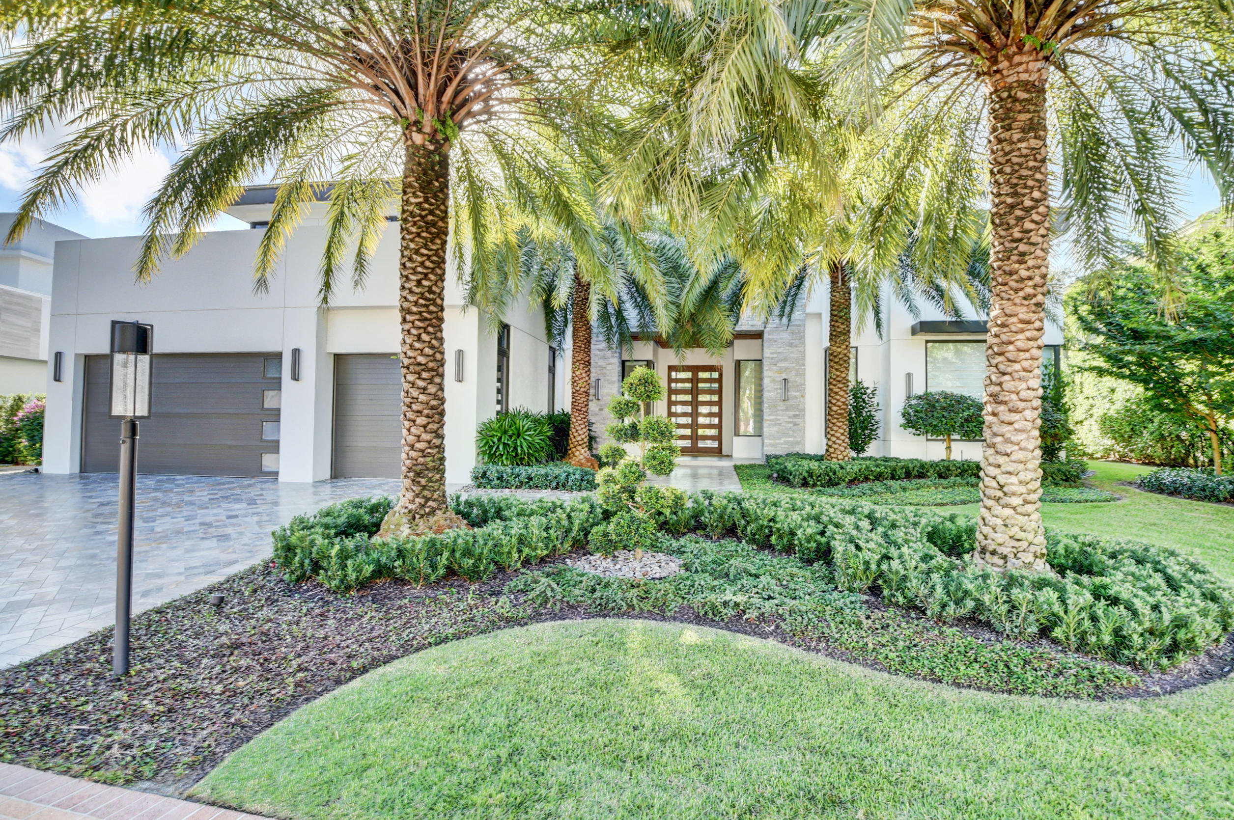 This new construction, contemporary home was built with only the highest end finishes & the finest upgrades, resulting in an exquisite, one of a kind home that can't be replicated. All improvements were handpicked by the owners w/ great attention to detail & a stunning design aesthetic. This 5-bedroom + office, 2-story home in St. Andrews CC has a ground-level master suite w/ 3 walk-in closets & a gorgeous master bath. The kitchen has been upgraded over the top with all high end appliances. Upstairs are 4 ensuite guest bedrooms, 2nd laundry room, large loft area w/ wet bar, & roof deck w/ fire pit. Southern exposure in the backyard w/ resort-style pool & spa, built-in BBQ, & magnificent lake & golf course views. This home has a full-house generator, is fully automated & move-in ready!
