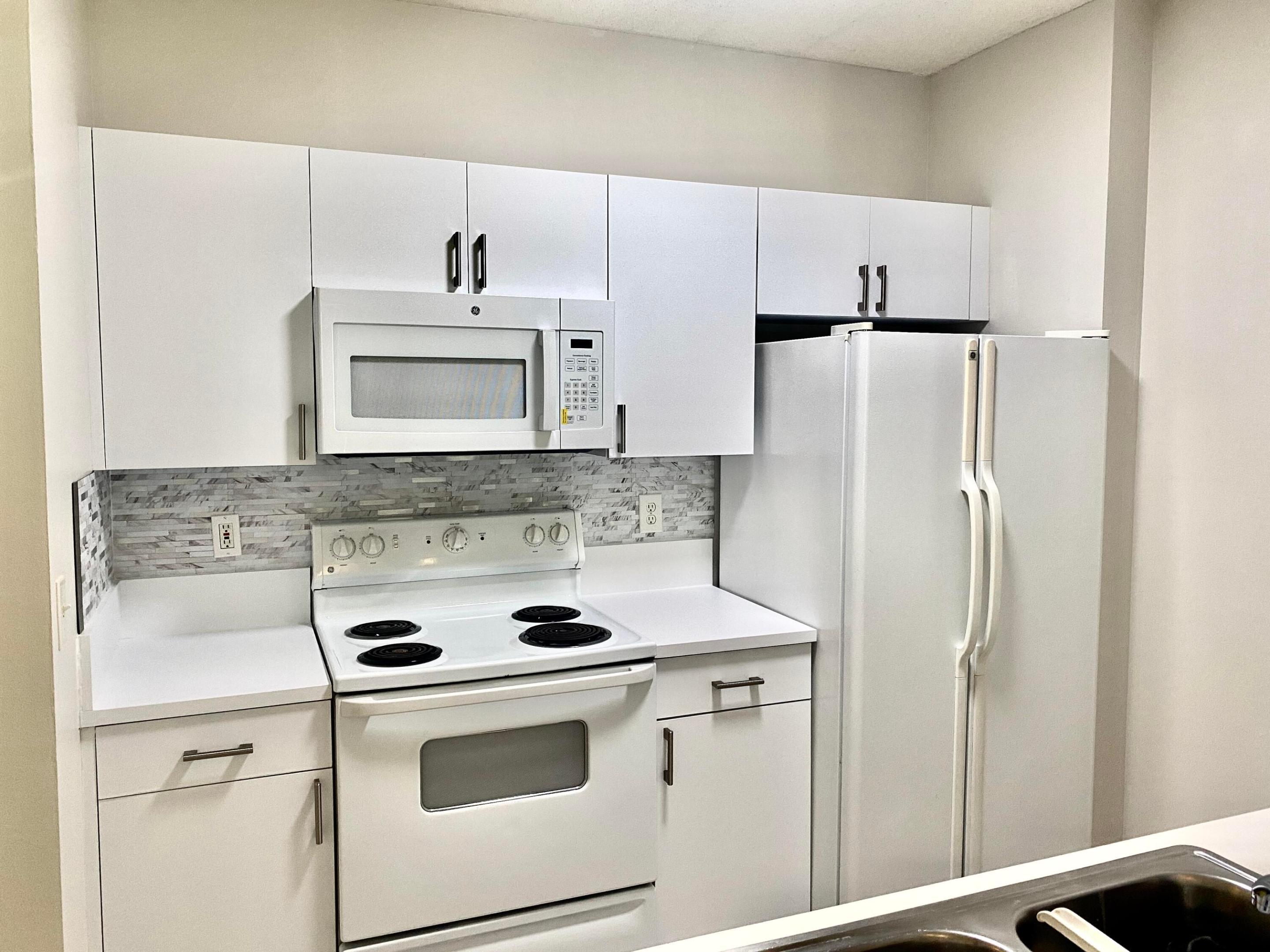 For rent Clean and Cozy 1 bedroom 1 bathroom second floor condo. COVERED Assigned PARKING SPACE. Vinyl  and tile floors.  Excellent for Corporate Rental ! Located in the Heart of Cityplace. All ages -No pets. Fast approval ! Enjoy "Courtyards in Cityplace "  with Resort Style amenities including pool, hot tub, fitness center- business Center and onsite management. Available 8/15/2026
