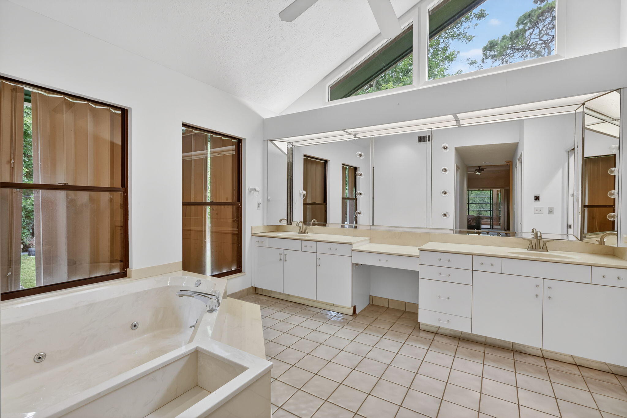 CRANE CREEK RACQUET CLUB - Residential