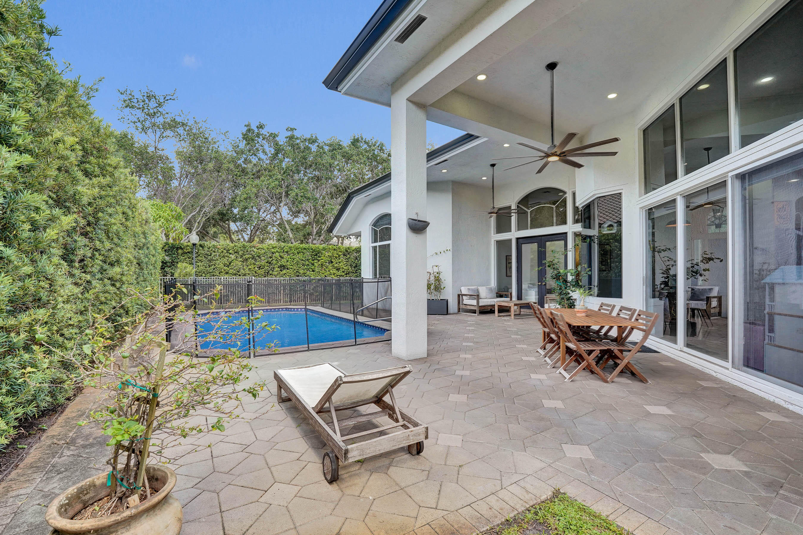 HOLLYWOOD OAKS - Residential