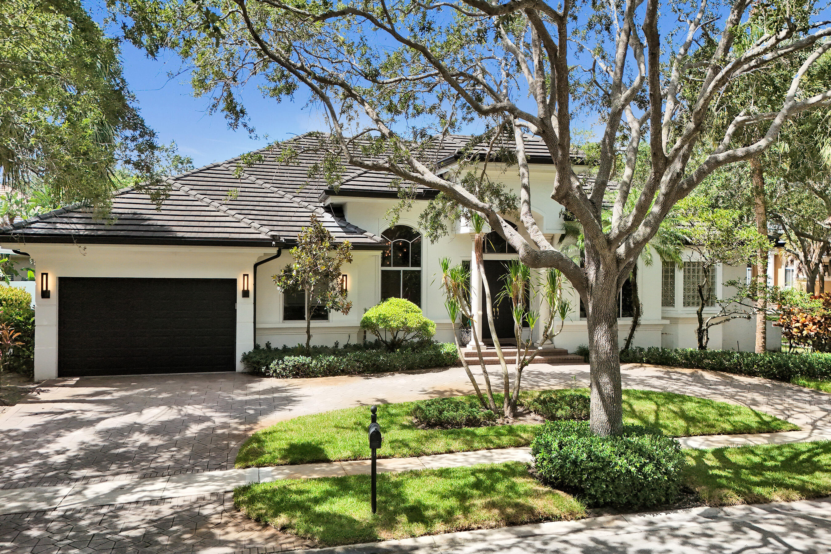 HOLLYWOOD OAKS - Residential