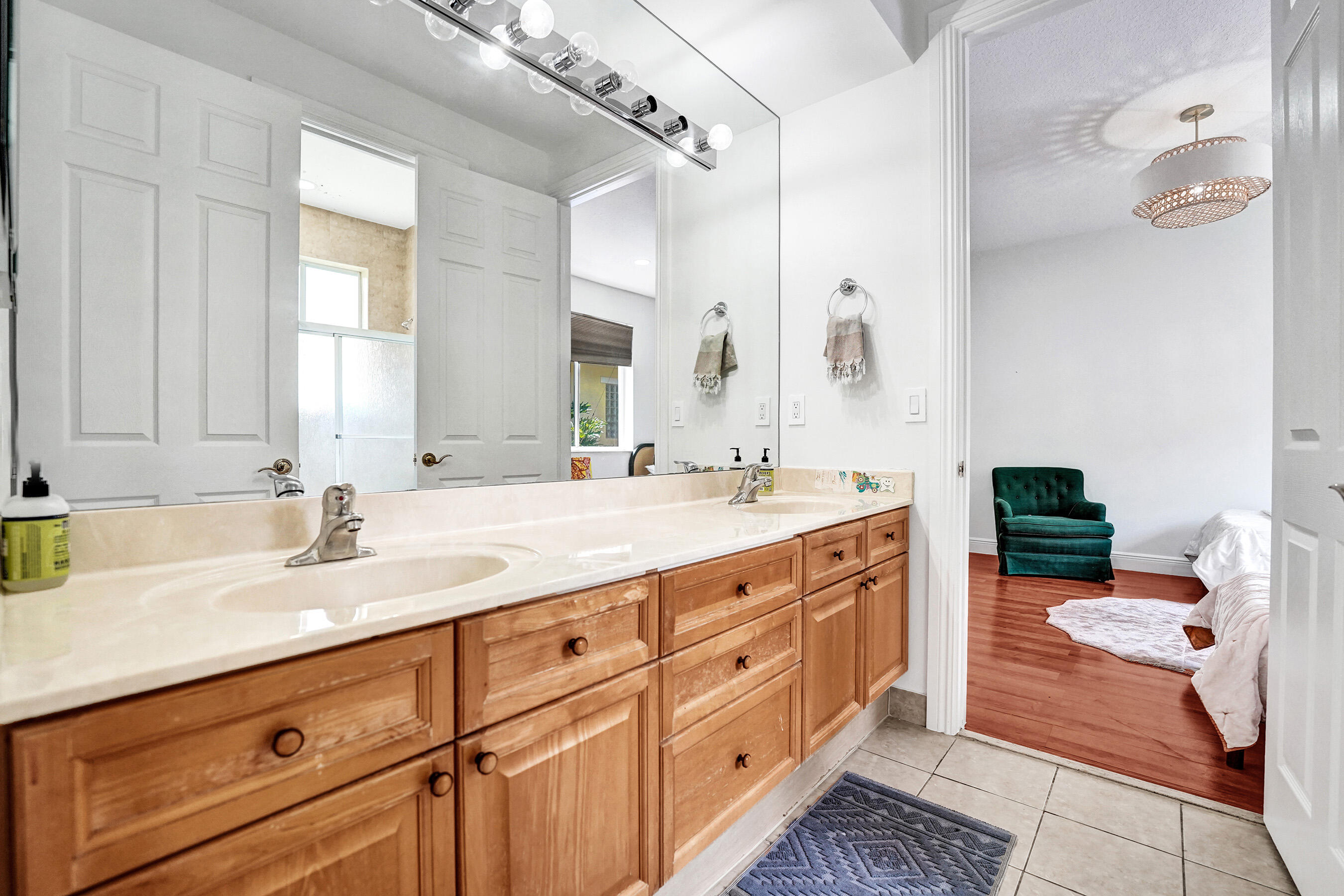 HOLLYWOOD OAKS - Residential