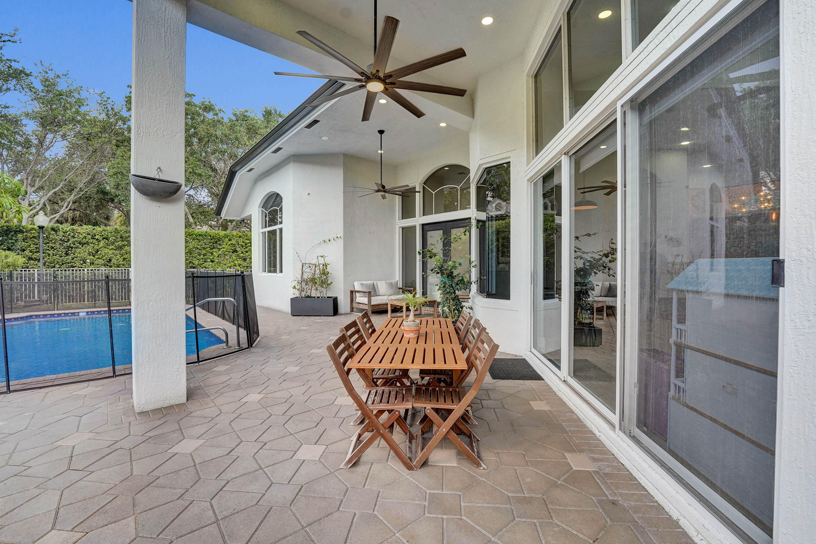 HOLLYWOOD OAKS - Residential