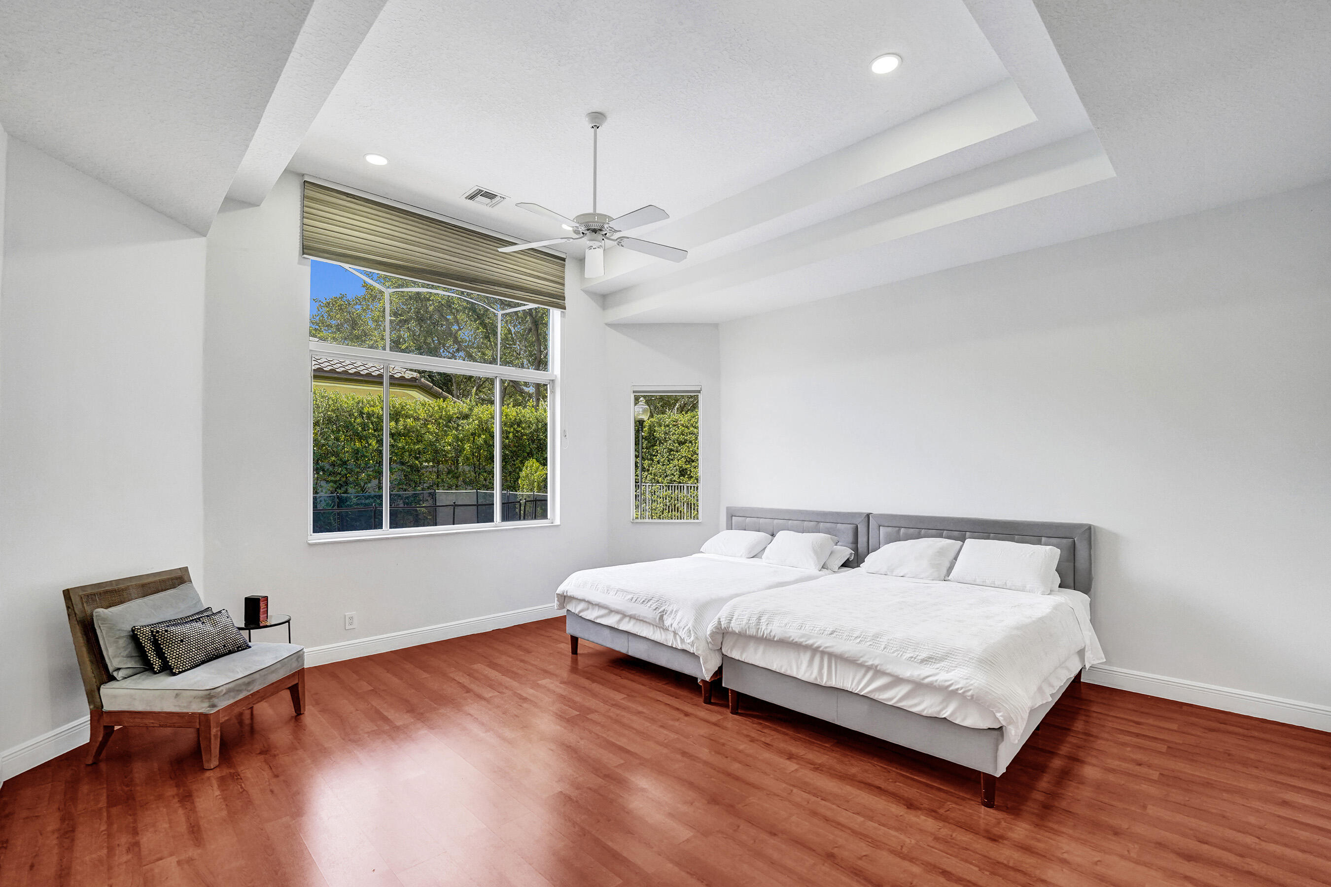 HOLLYWOOD OAKS - Residential