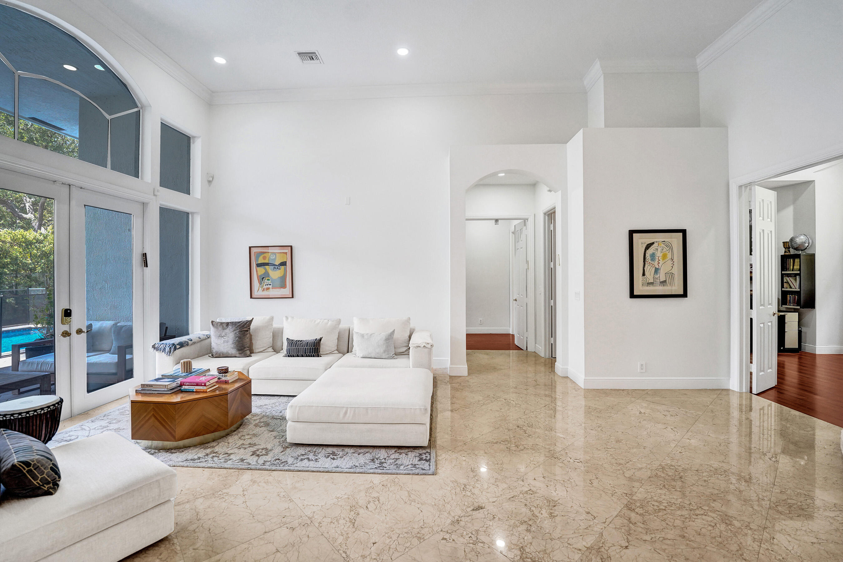 HOLLYWOOD OAKS - Residential