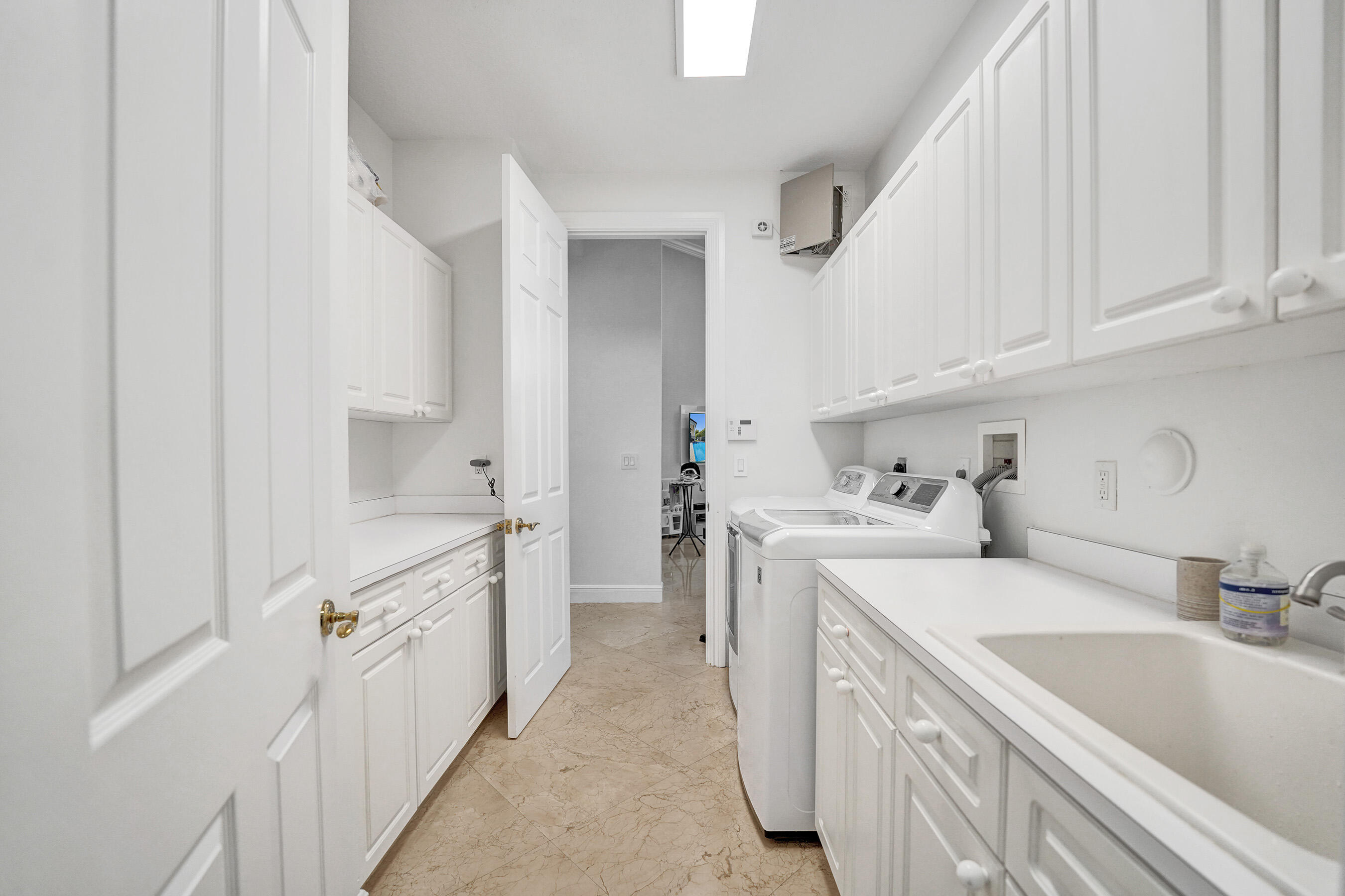 HOLLYWOOD OAKS - Residential