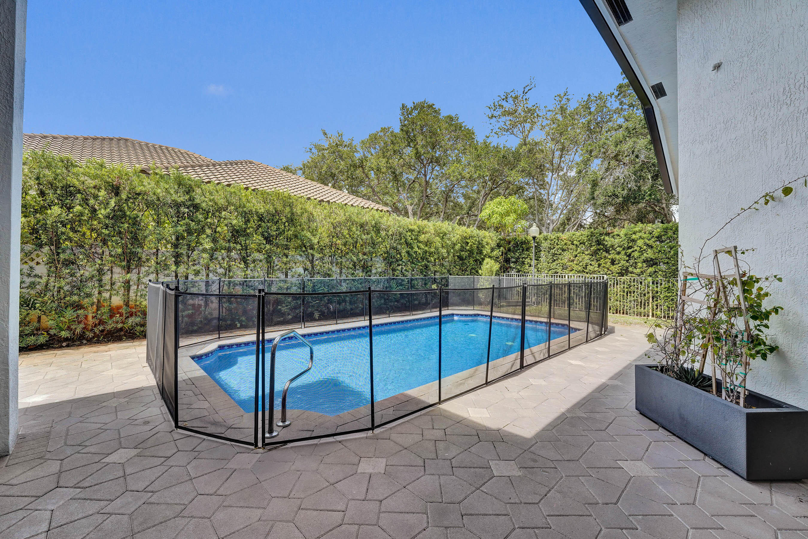 HOLLYWOOD OAKS - Residential