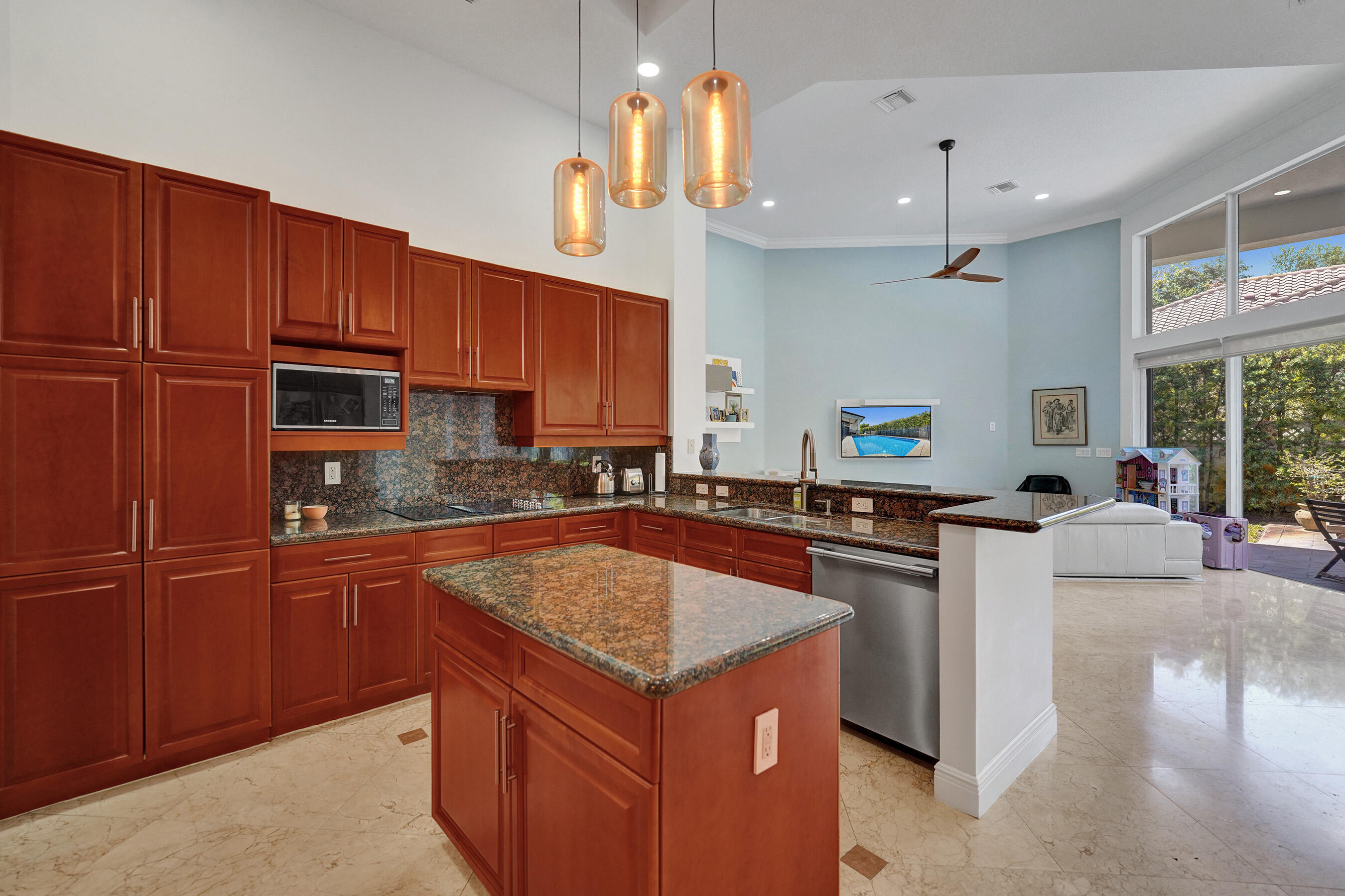 HOLLYWOOD OAKS - Residential