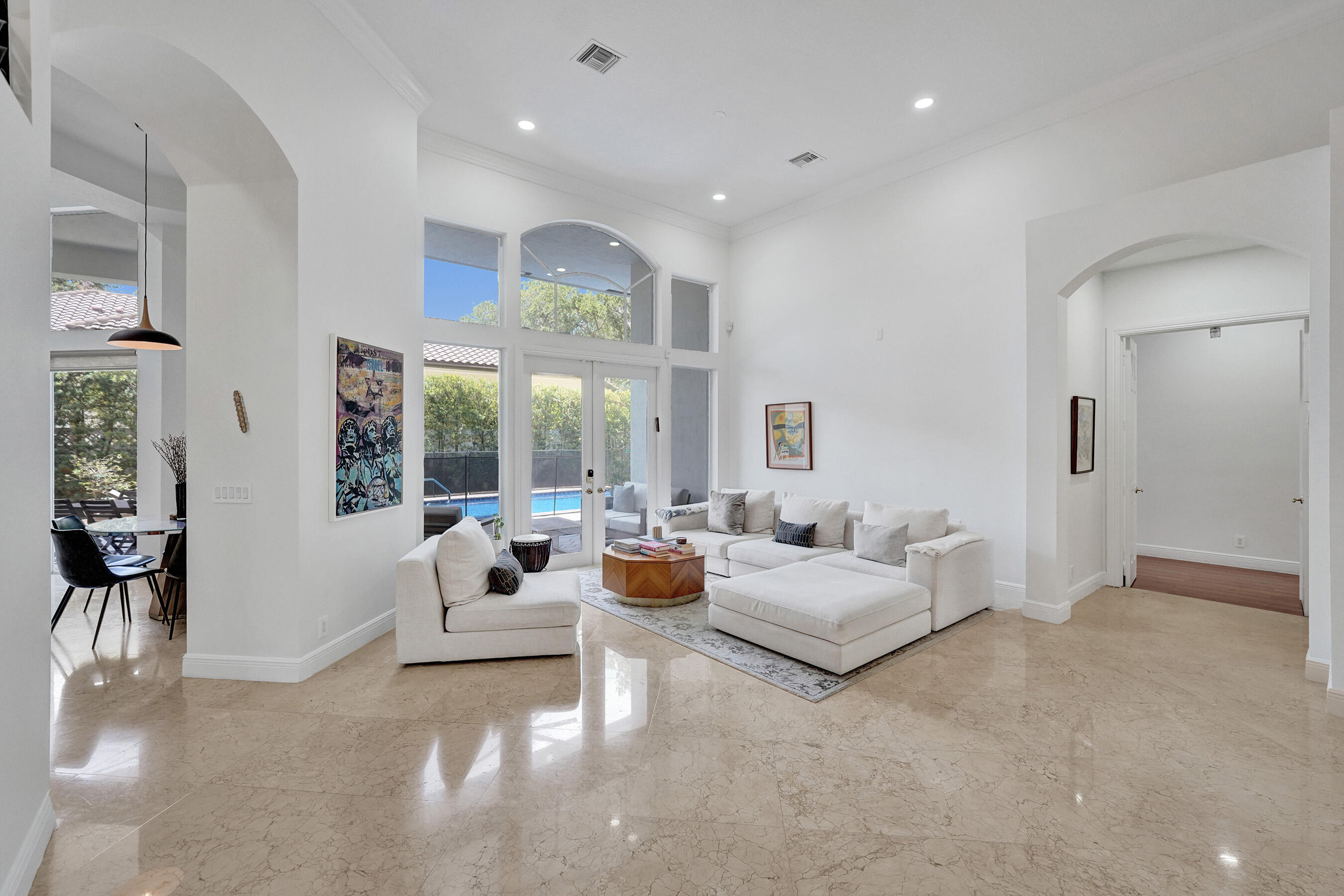 HOLLYWOOD OAKS - Residential