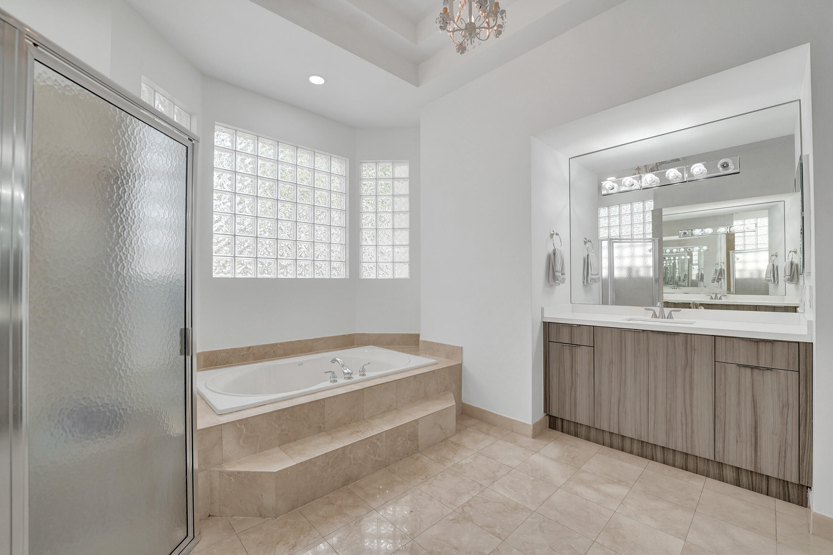 HOLLYWOOD OAKS - Residential