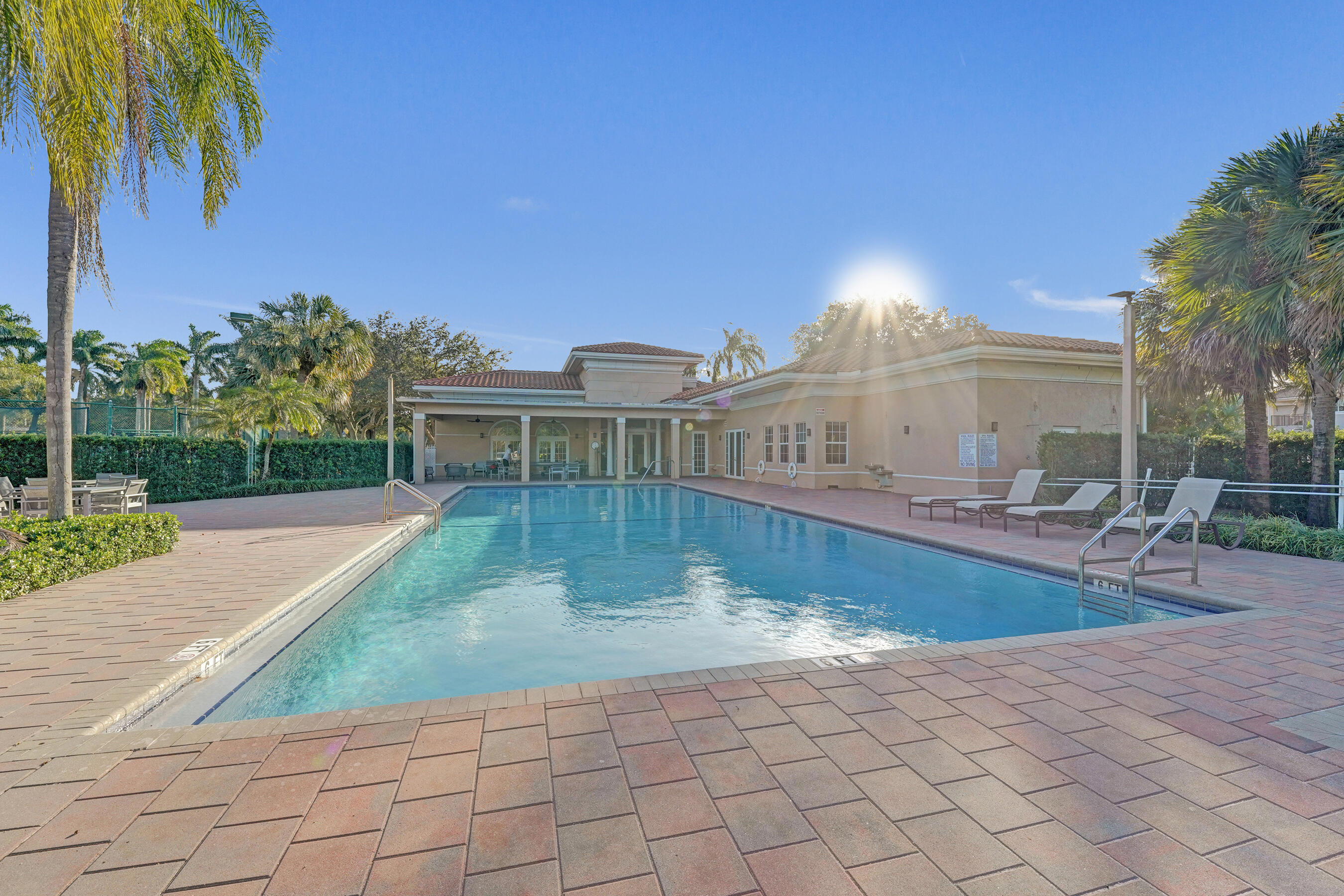 HOLLYWOOD OAKS - Residential